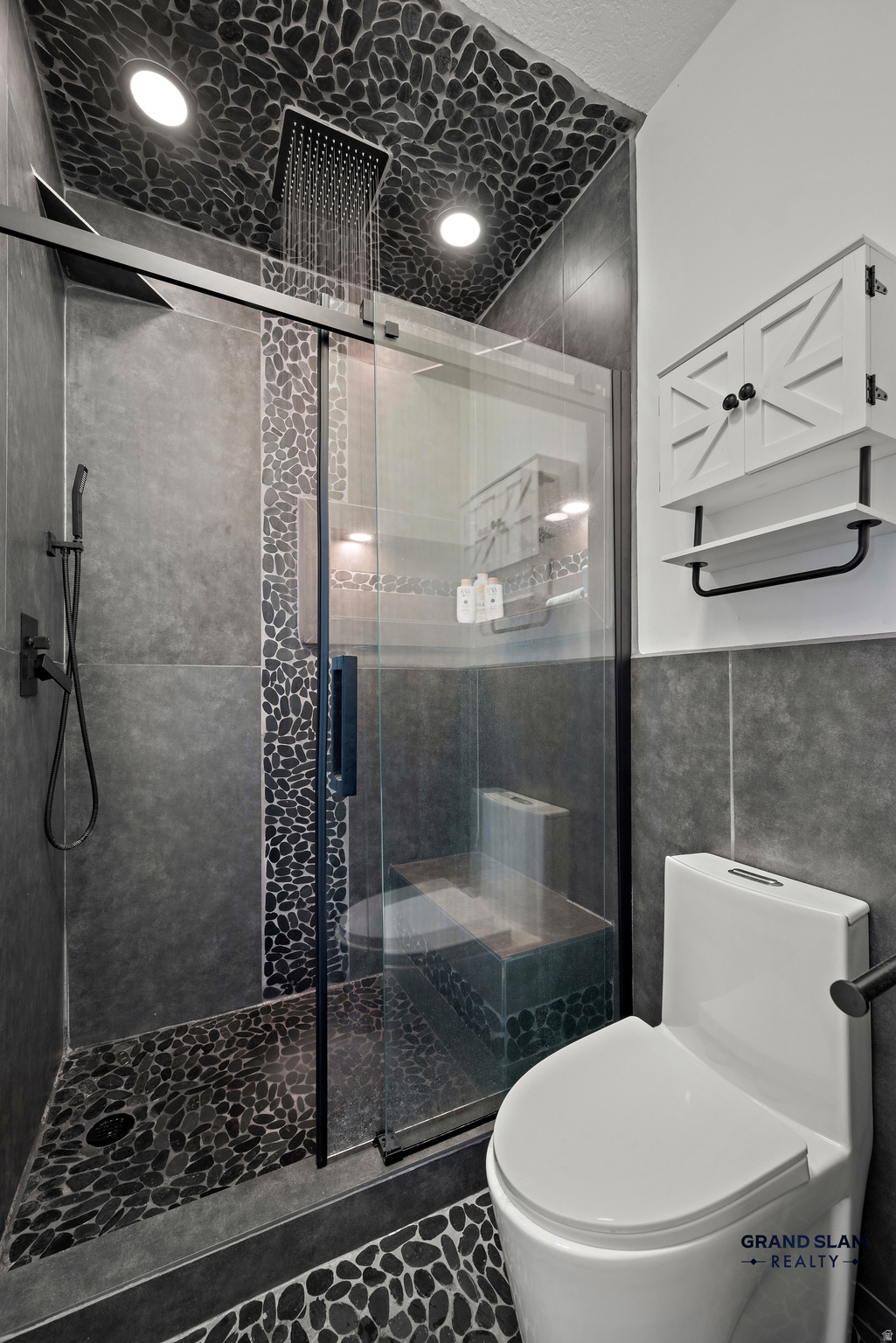 CROSSPOINT CONDOS - Residential