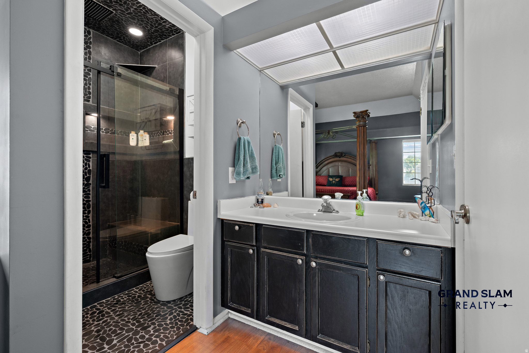 CROSSPOINT CONDOS - Residential