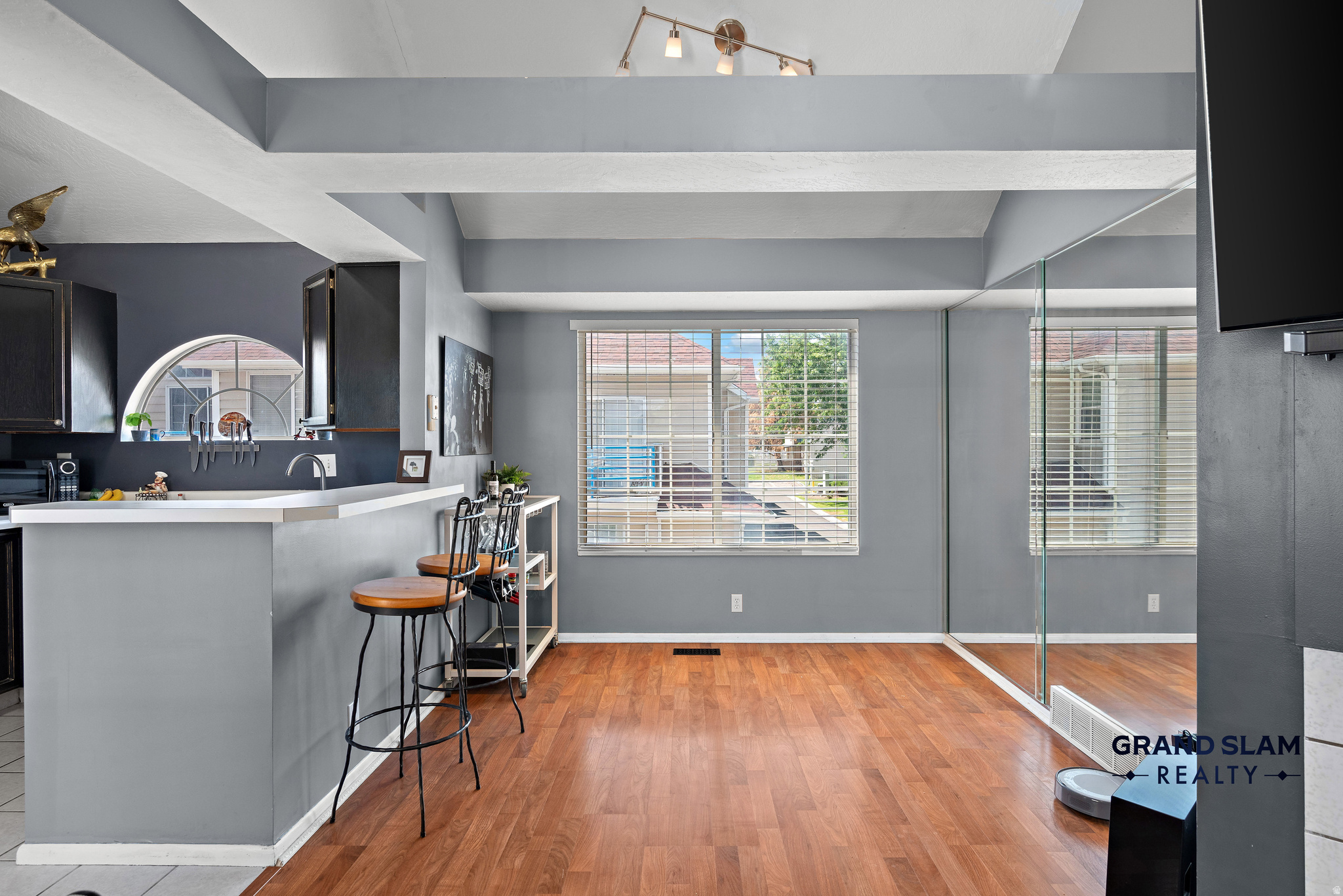 CROSSPOINT CONDOS - Residential