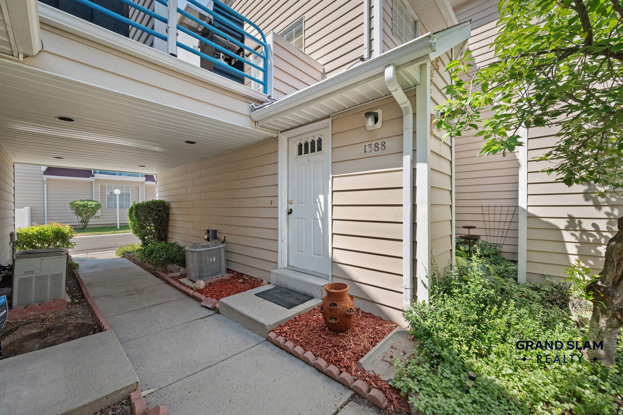 CROSSPOINT CONDOS - Residential