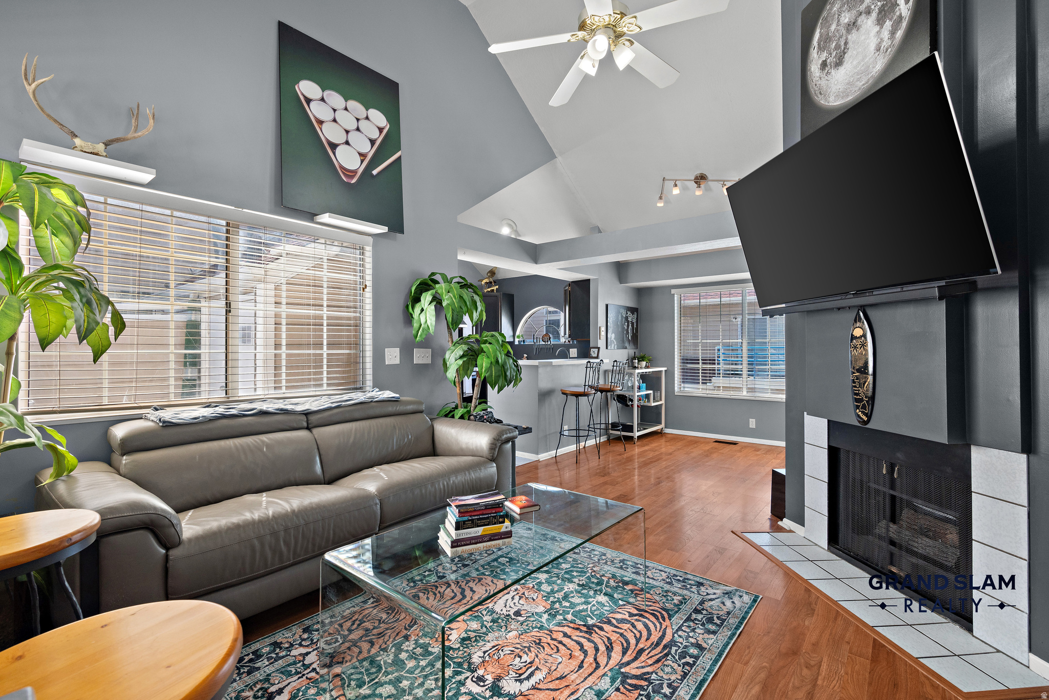 CROSSPOINT CONDOS - Residential