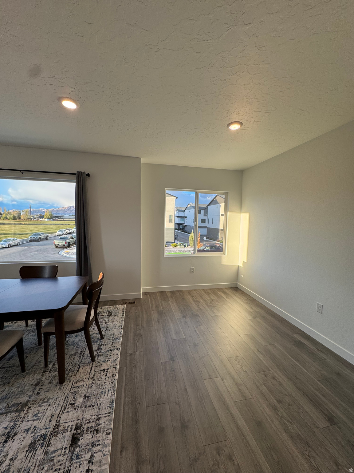 EDGEWATER - Residential