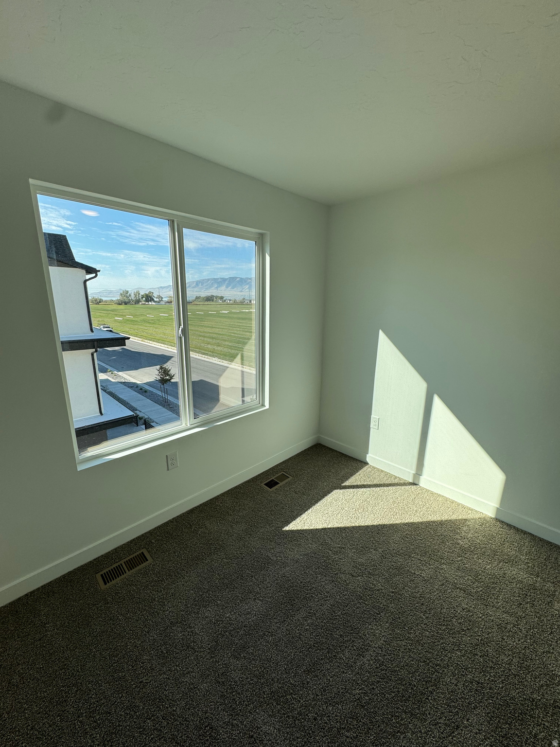 EDGEWATER - Residential