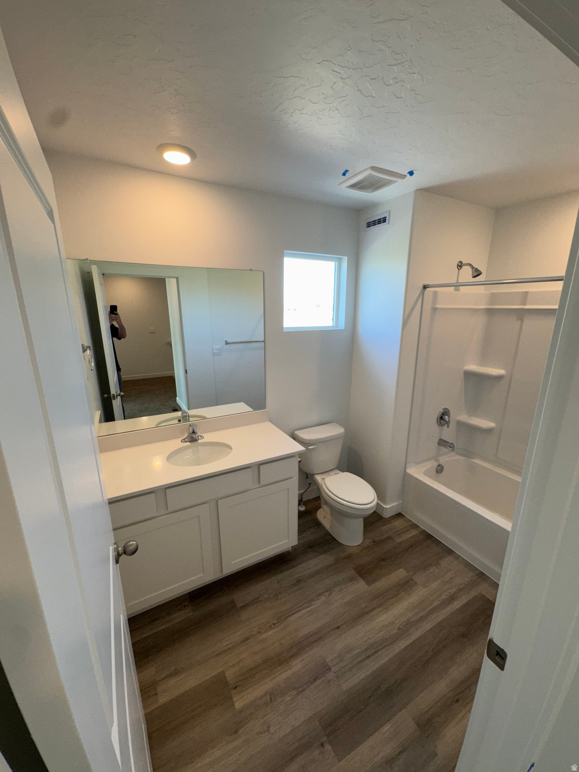 EDGEWATER - Residential