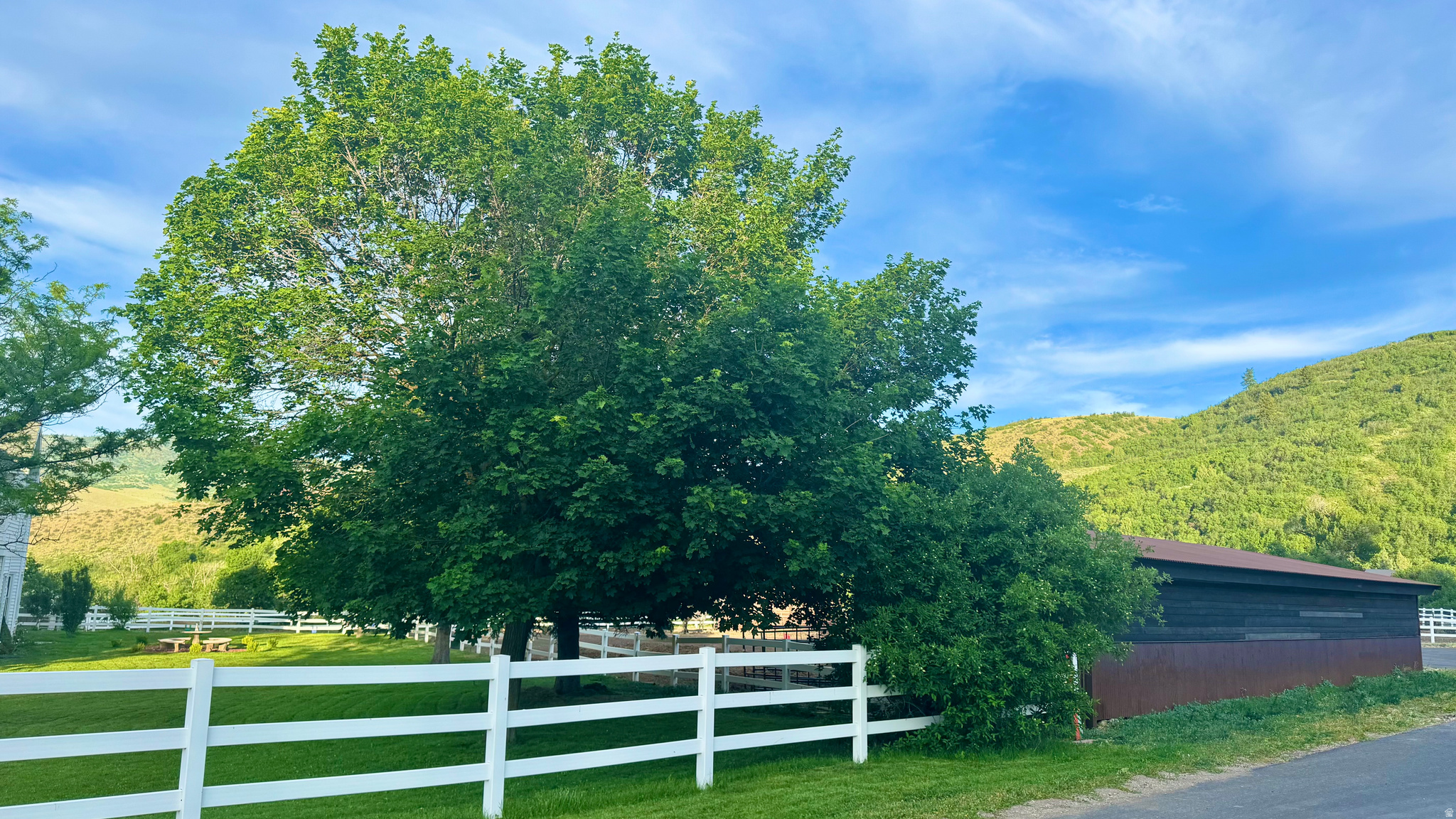 FALCON CREST - Residential