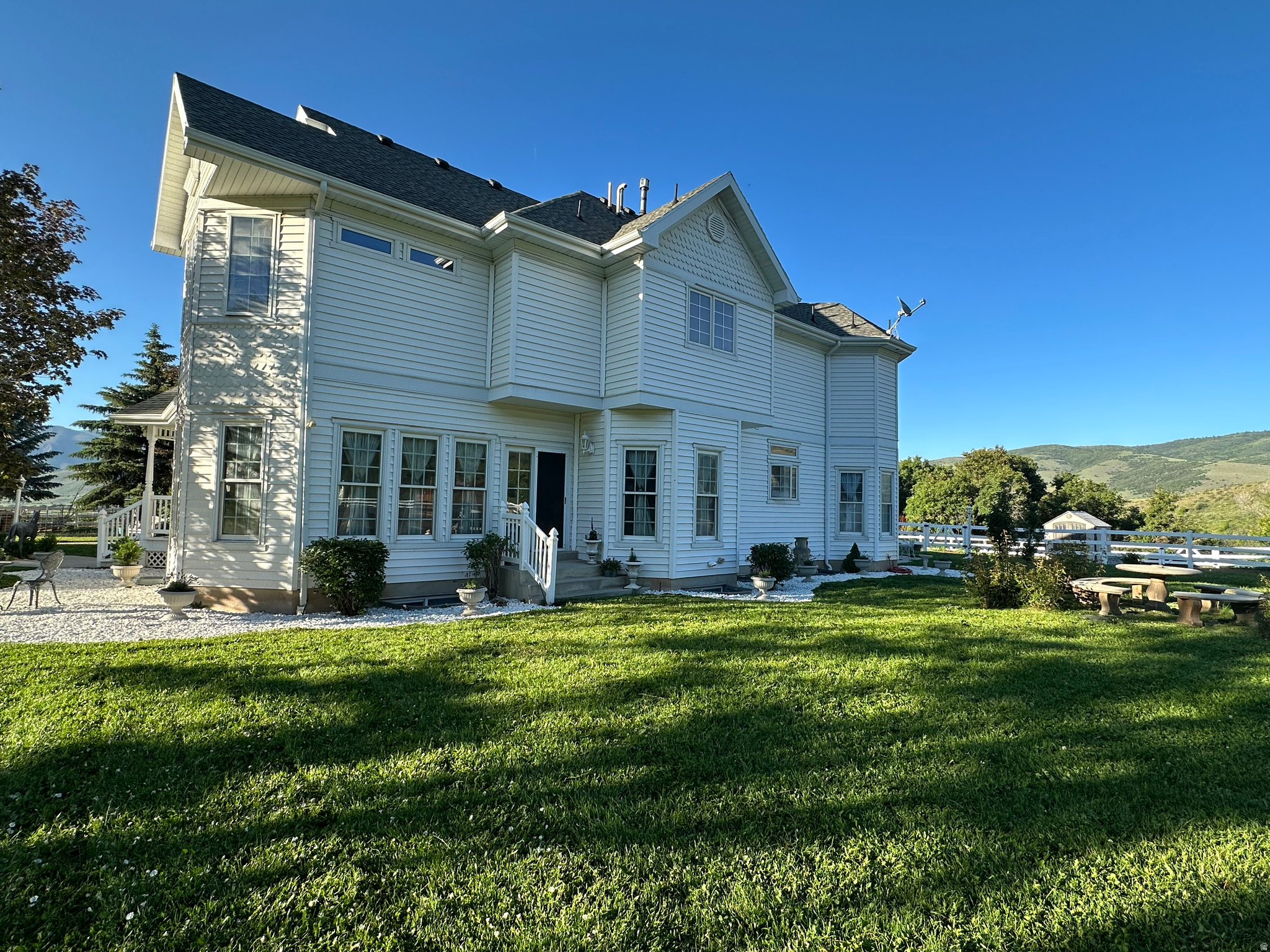 FALCON CREST - Residential