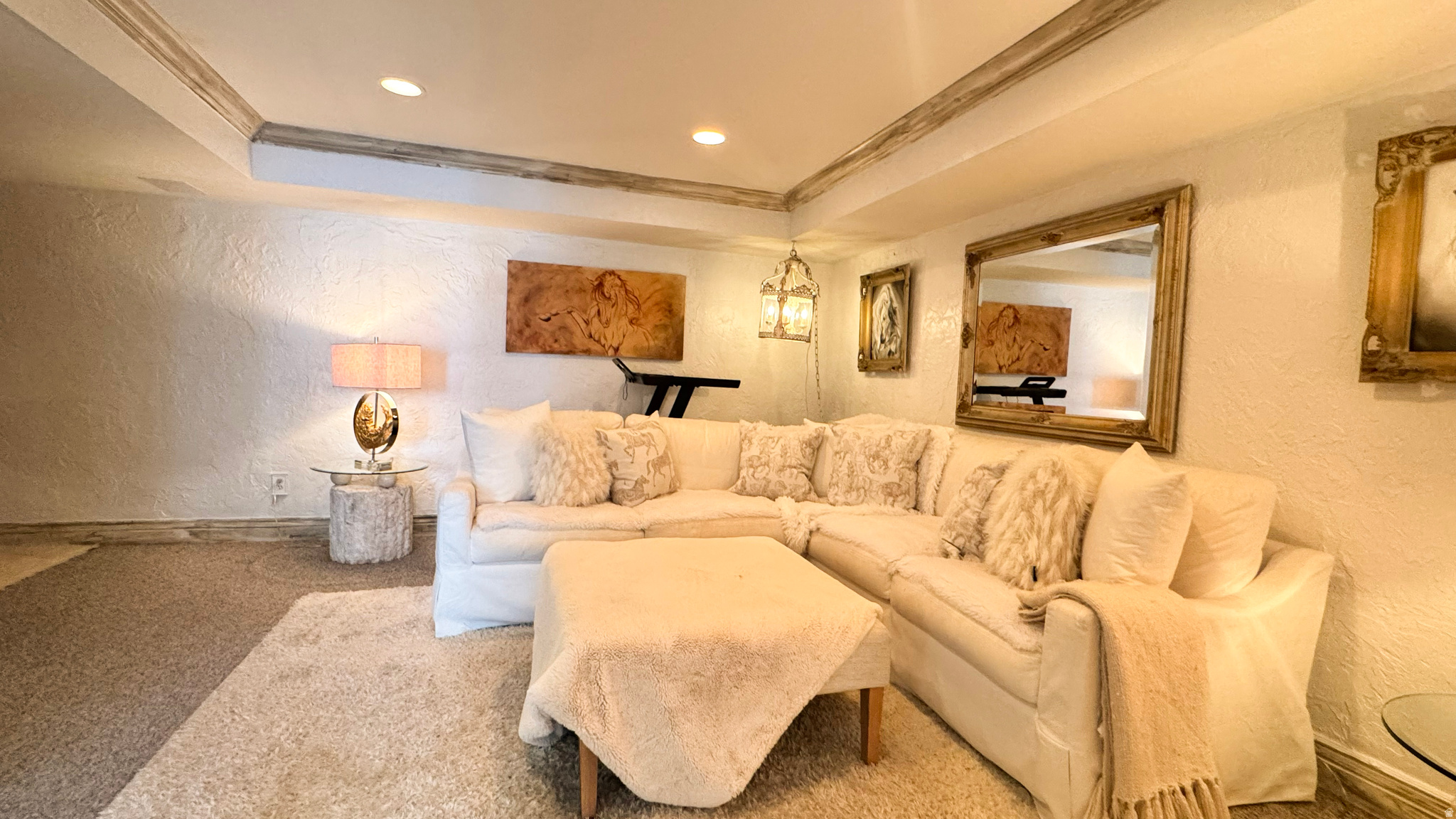 FALCON CREST - Residential