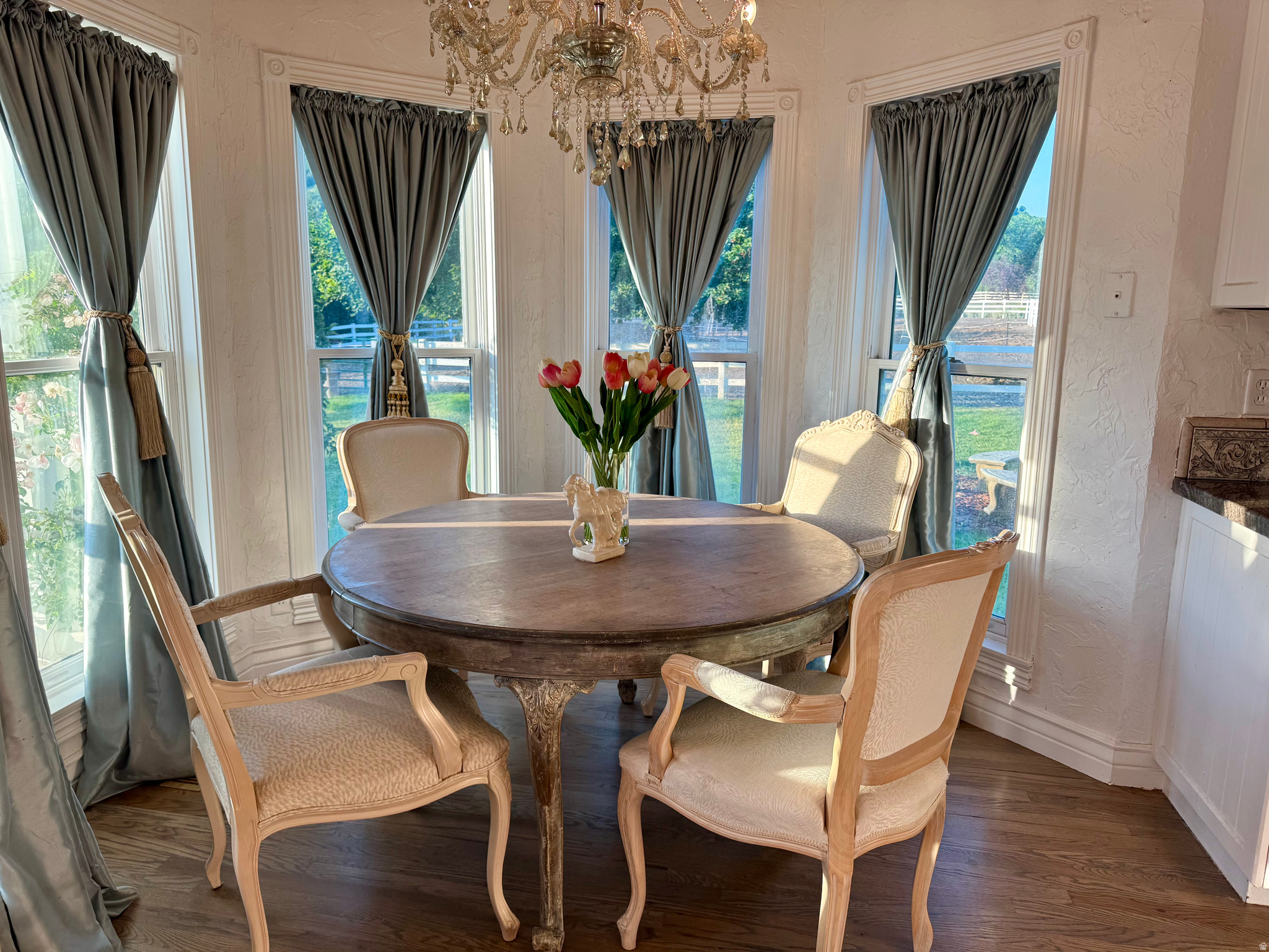 FALCON CREST - Residential