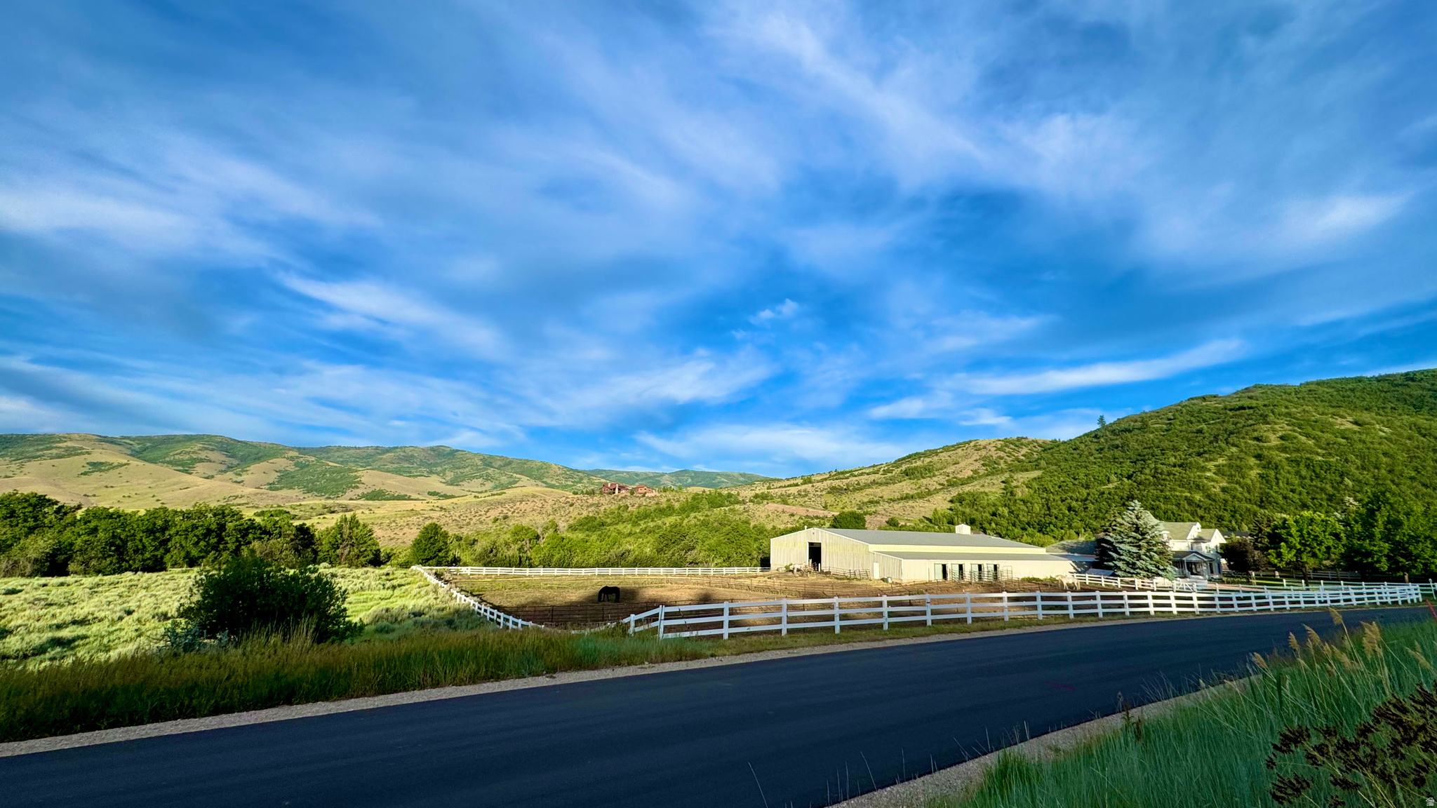 FALCON CREST - Residential