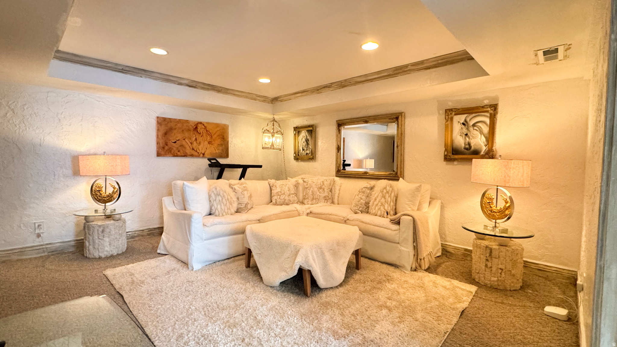 FALCON CREST - Residential