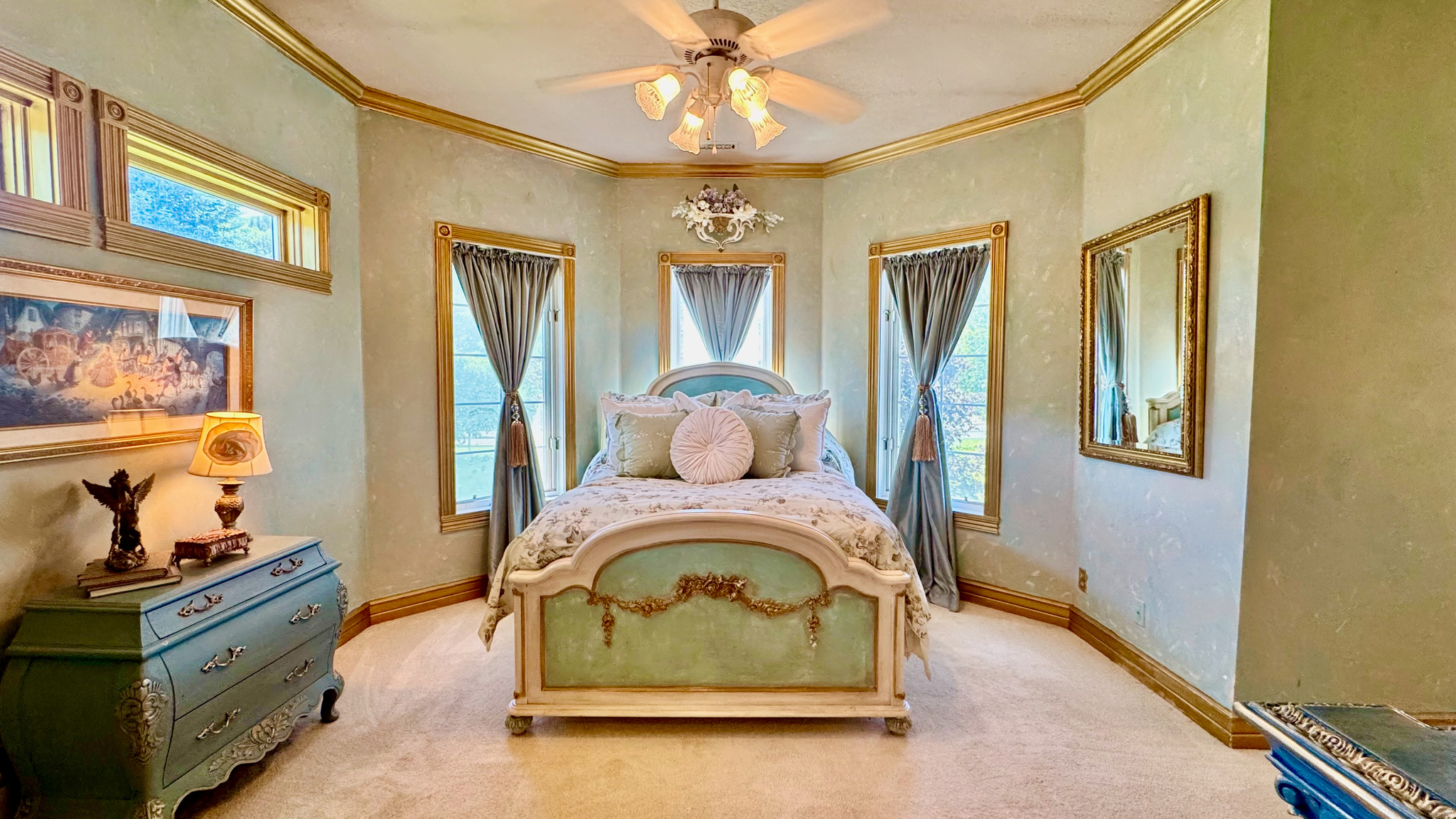 FALCON CREST - Residential