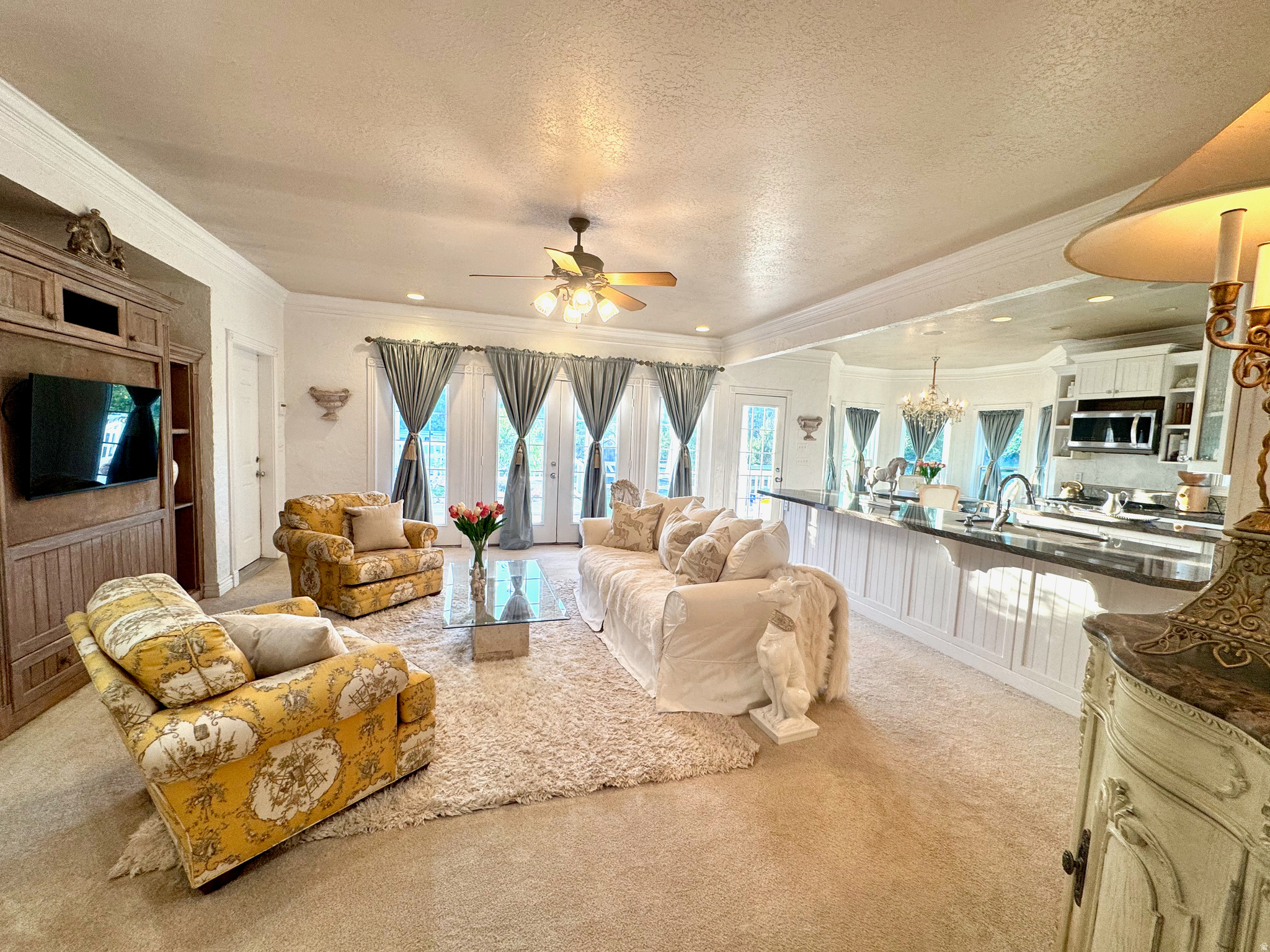 FALCON CREST - Residential