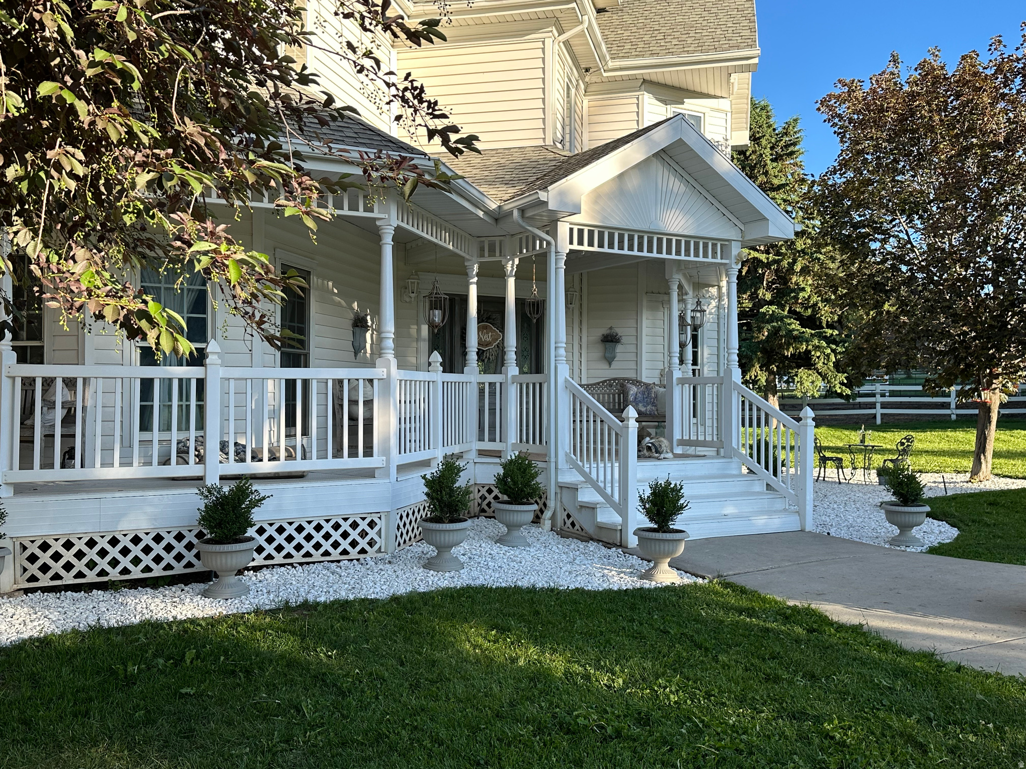 FALCON CREST - Residential