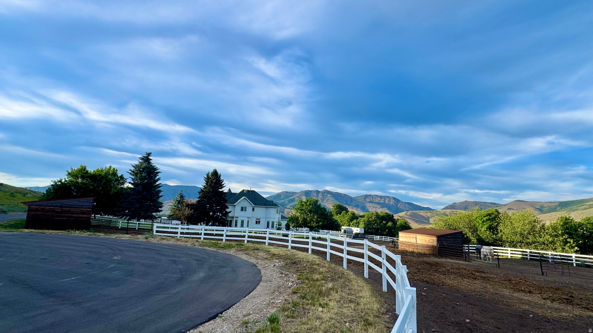 FALCON CREST - Residential