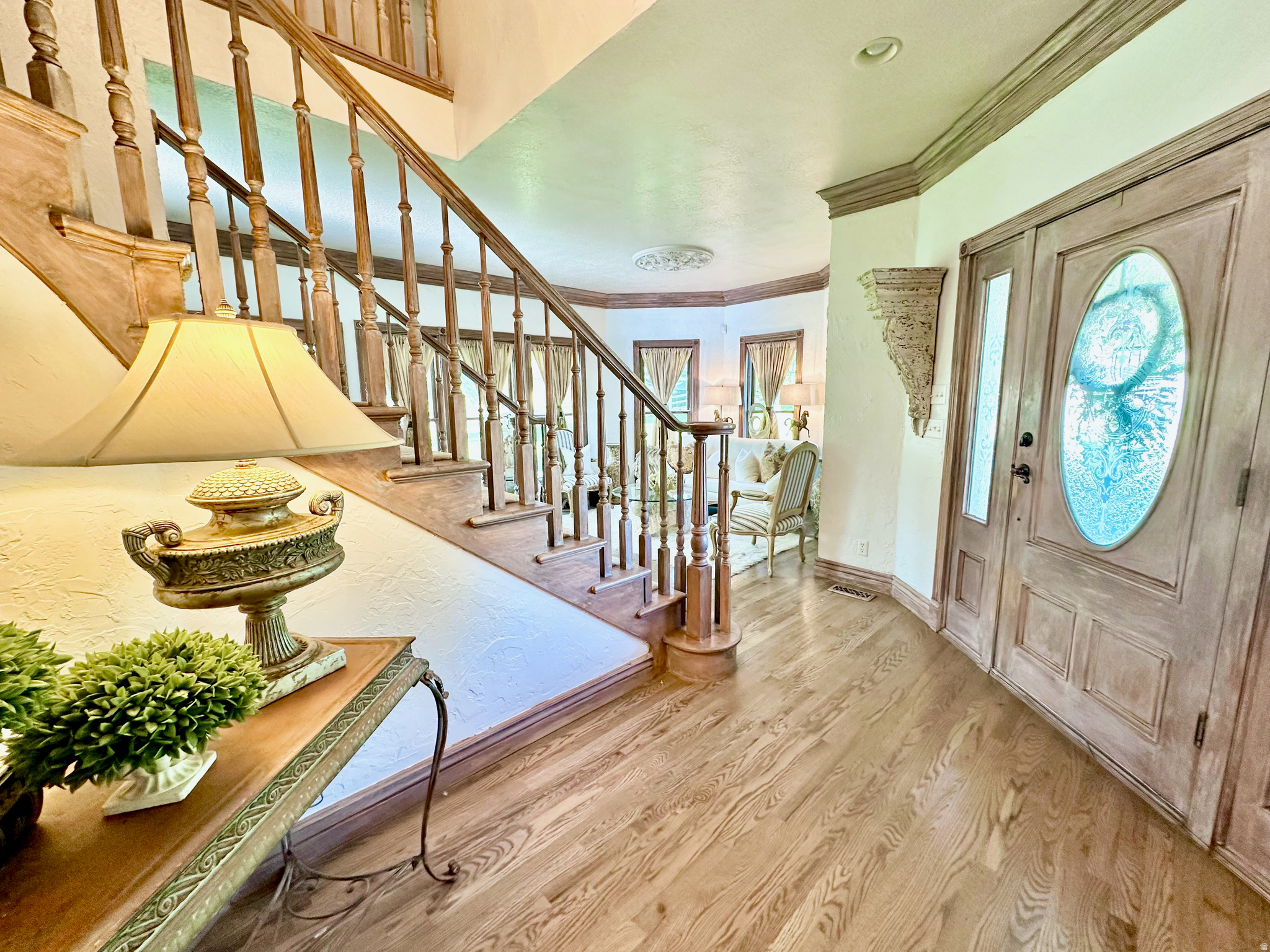 FALCON CREST - Residential