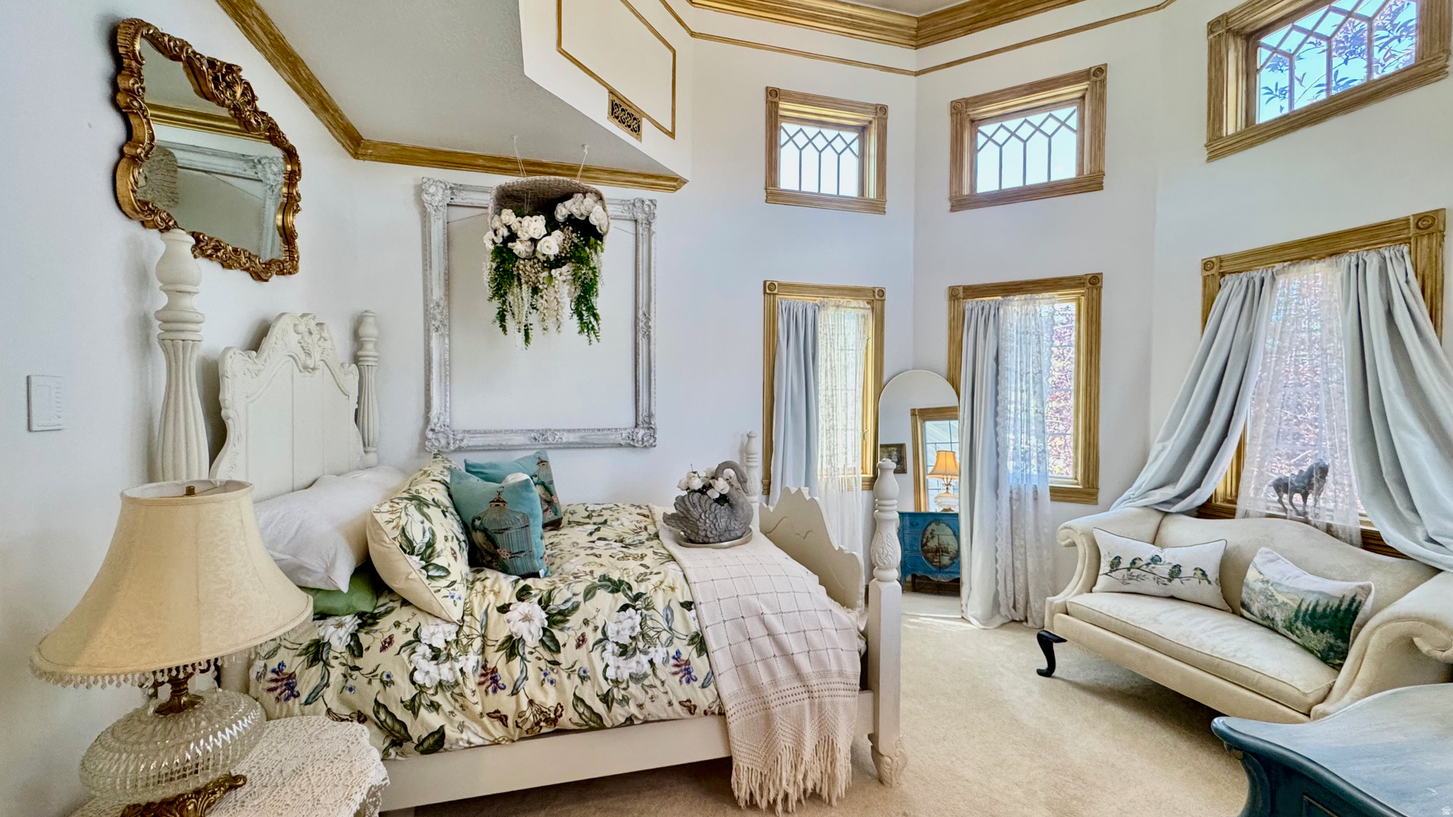 FALCON CREST - Residential