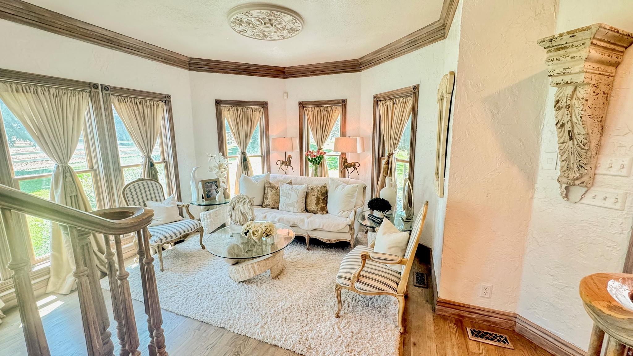 FALCON CREST - Residential