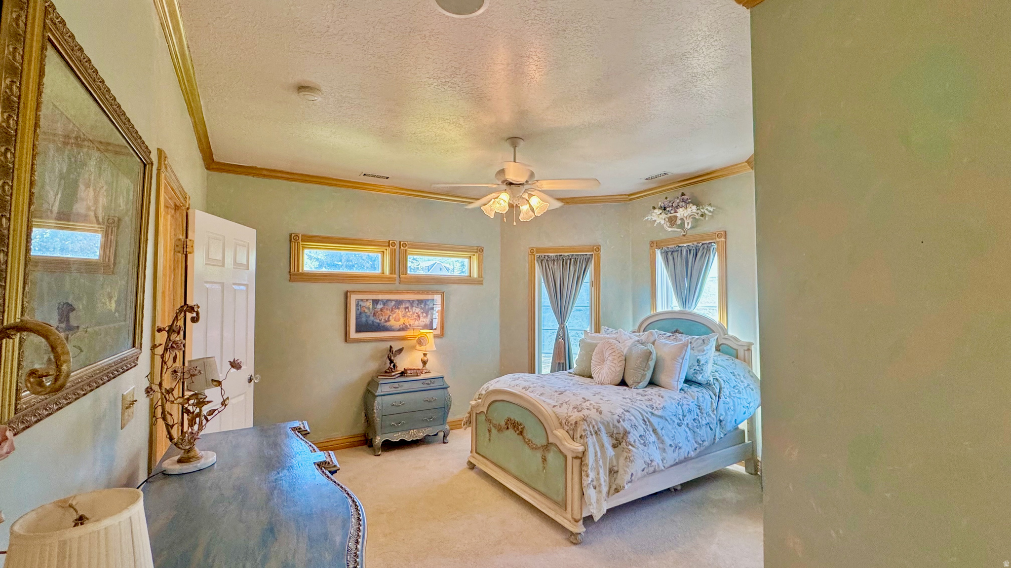 FALCON CREST - Residential