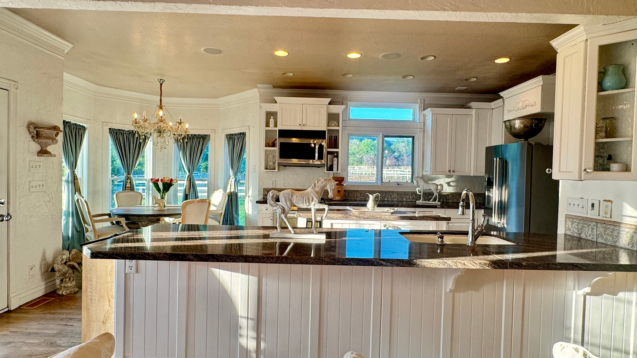 FALCON CREST - Residential