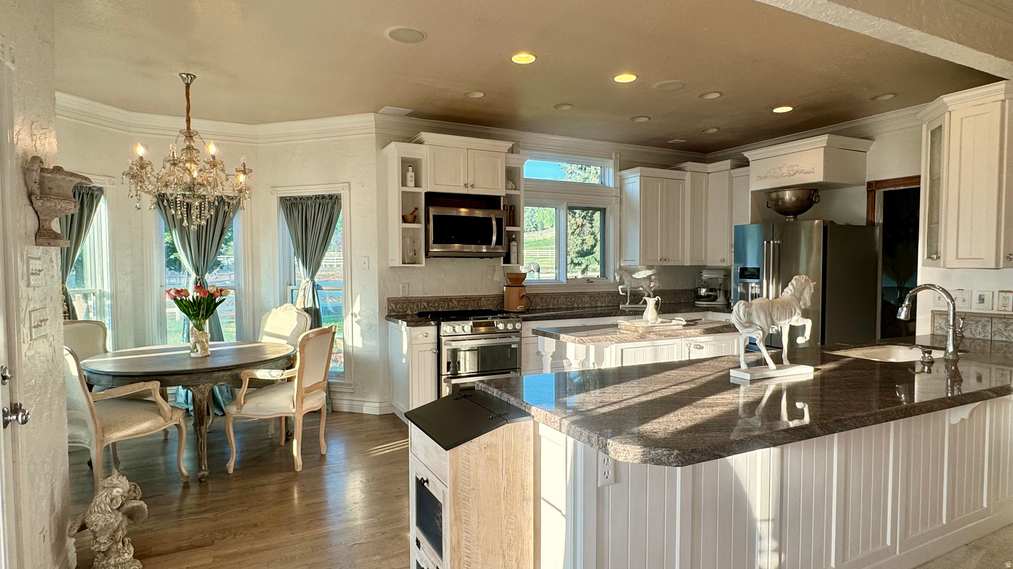 FALCON CREST - Residential