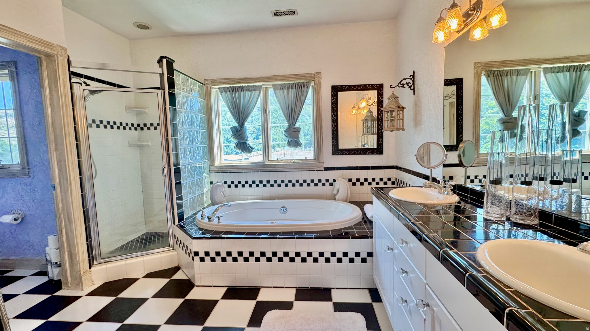 FALCON CREST - Residential