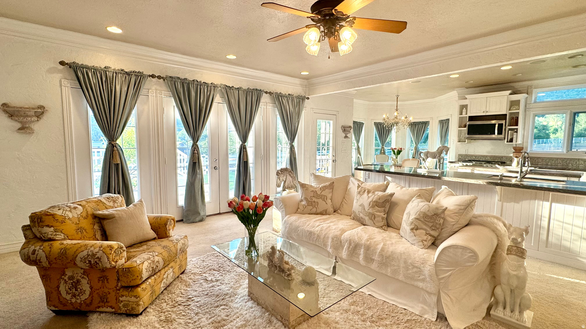 FALCON CREST - Residential
