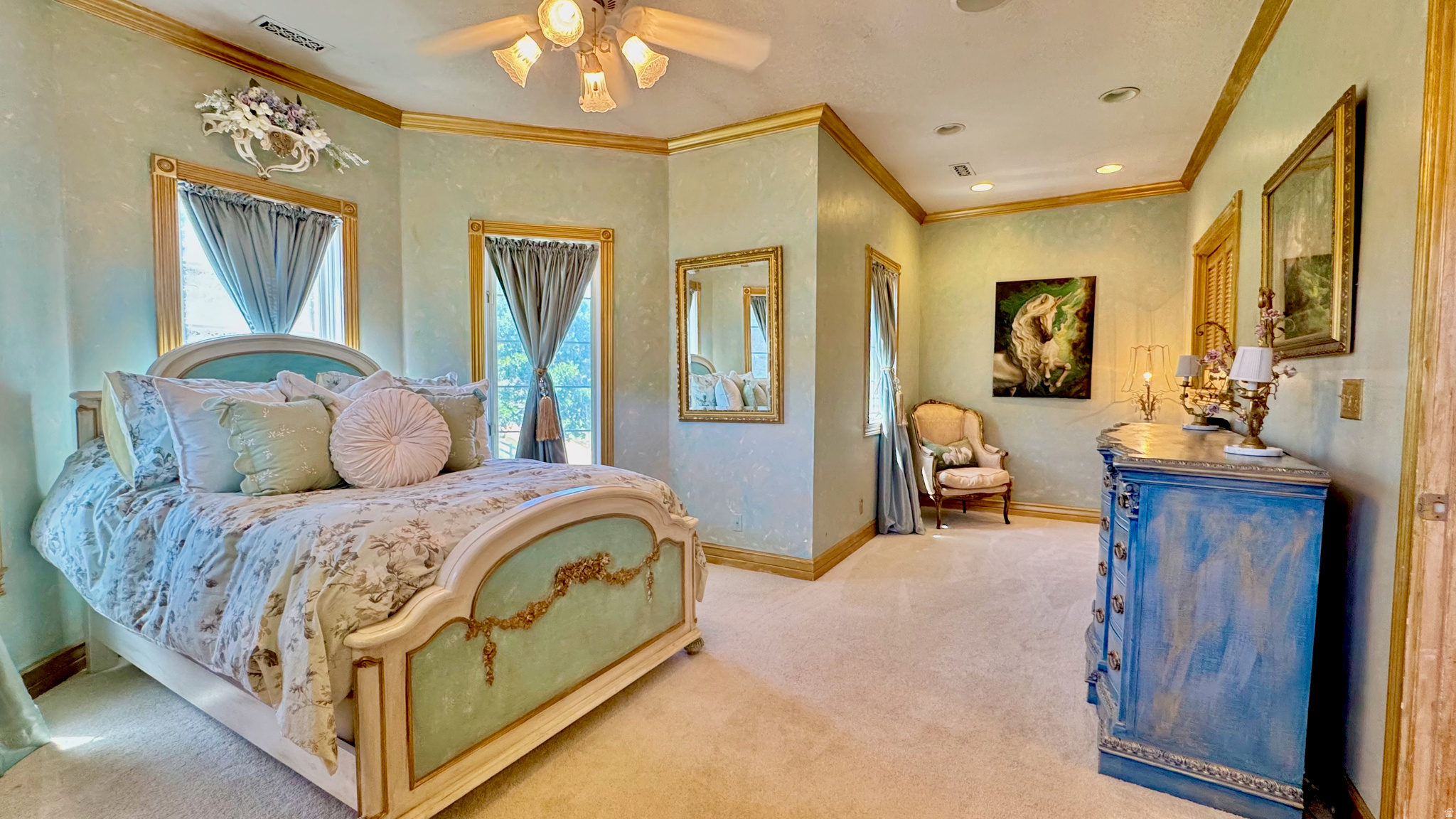FALCON CREST - Residential