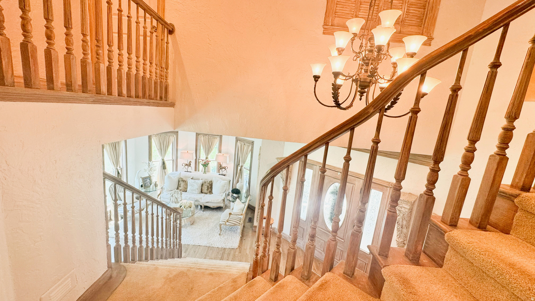 FALCON CREST - Residential