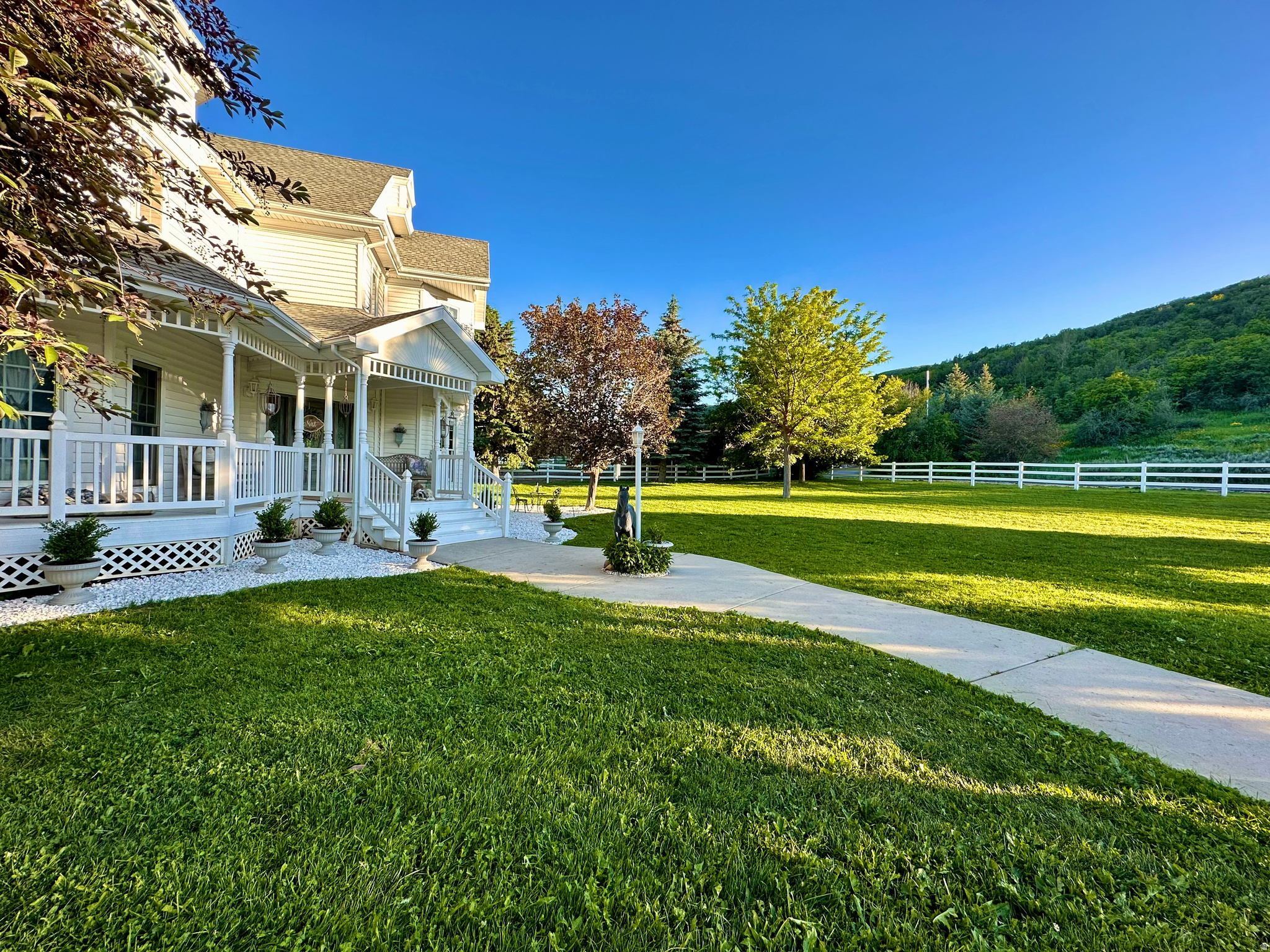 FALCON CREST - Residential