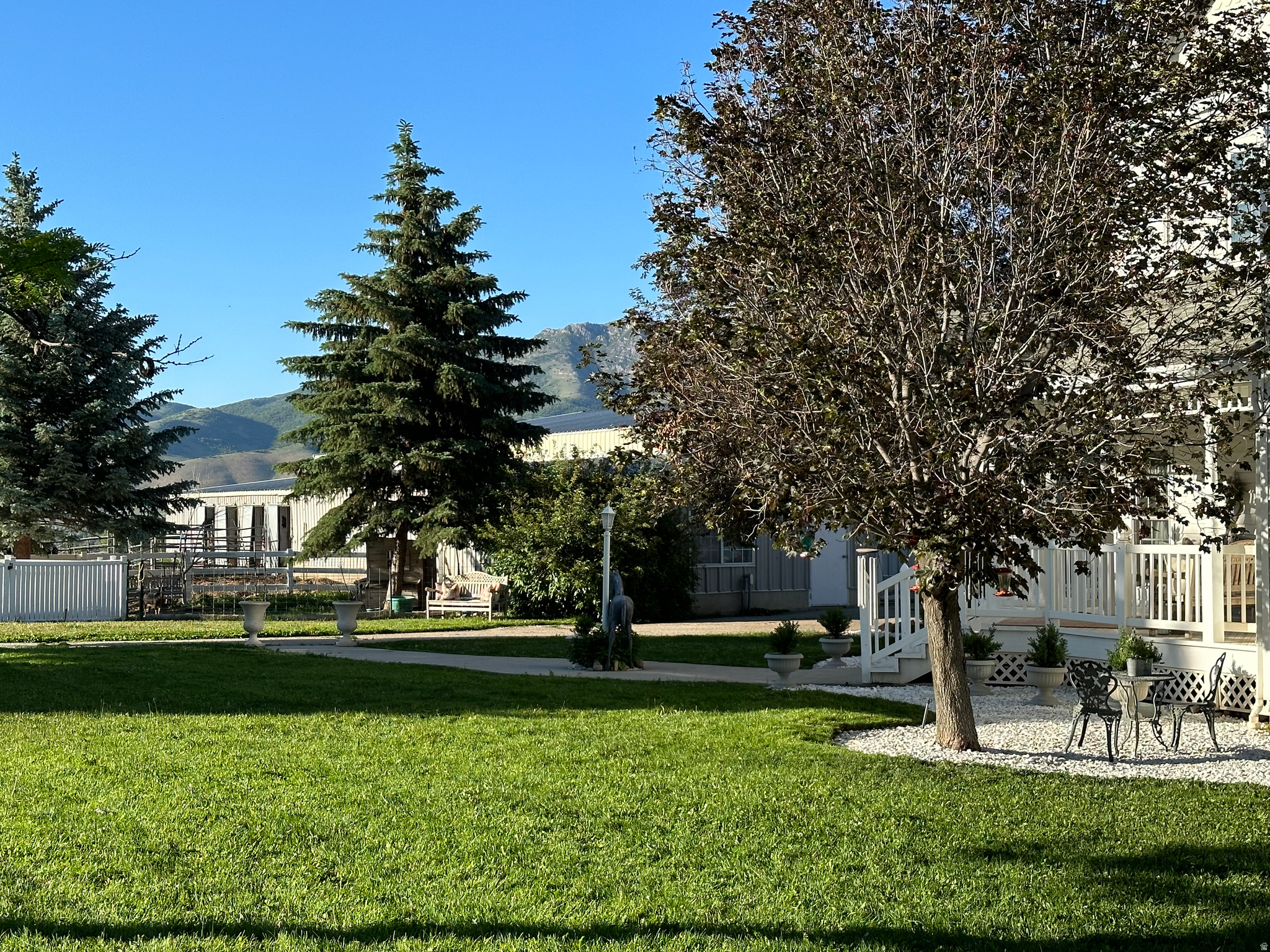 FALCON CREST - Residential