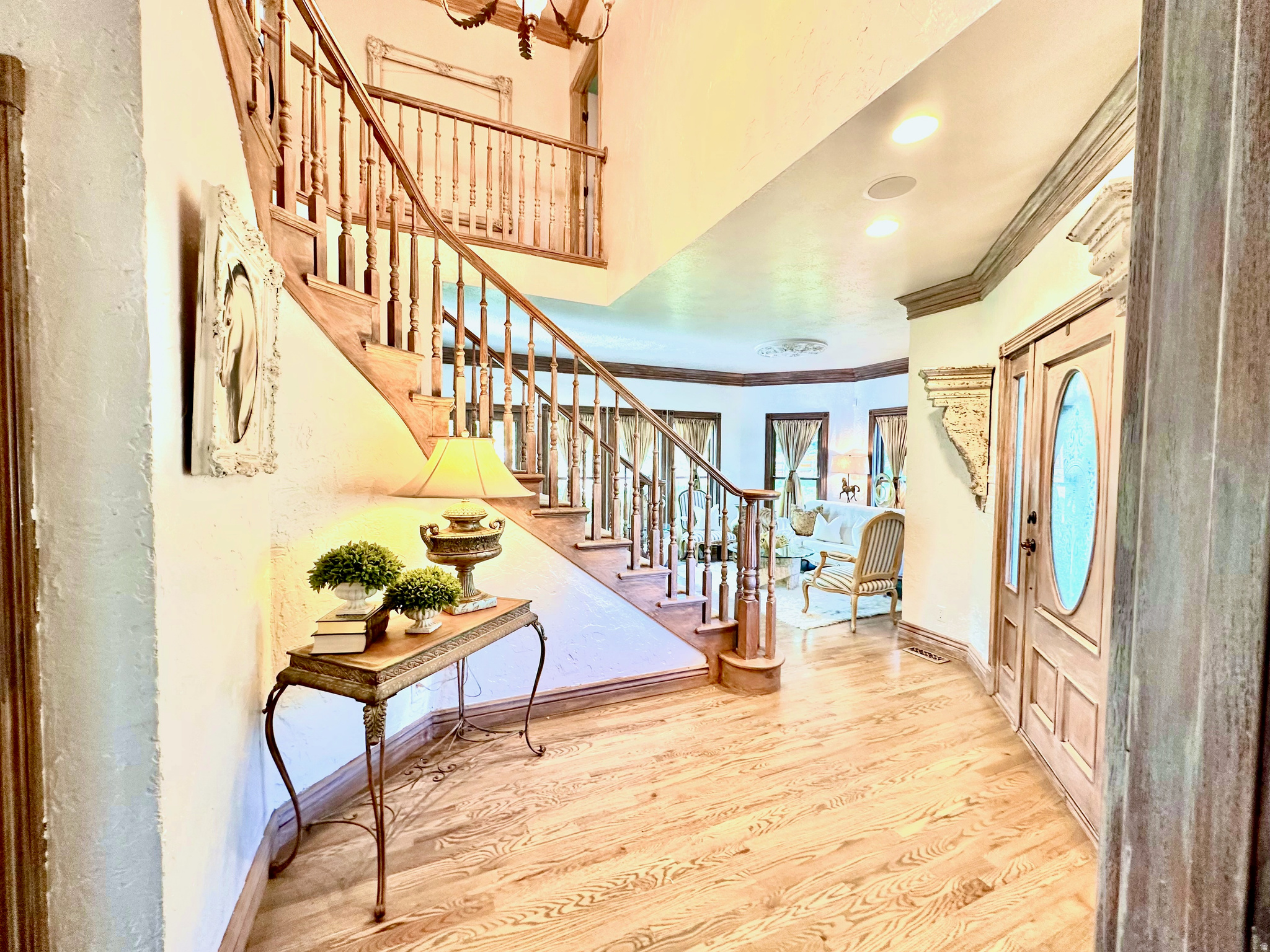 FALCON CREST - Residential