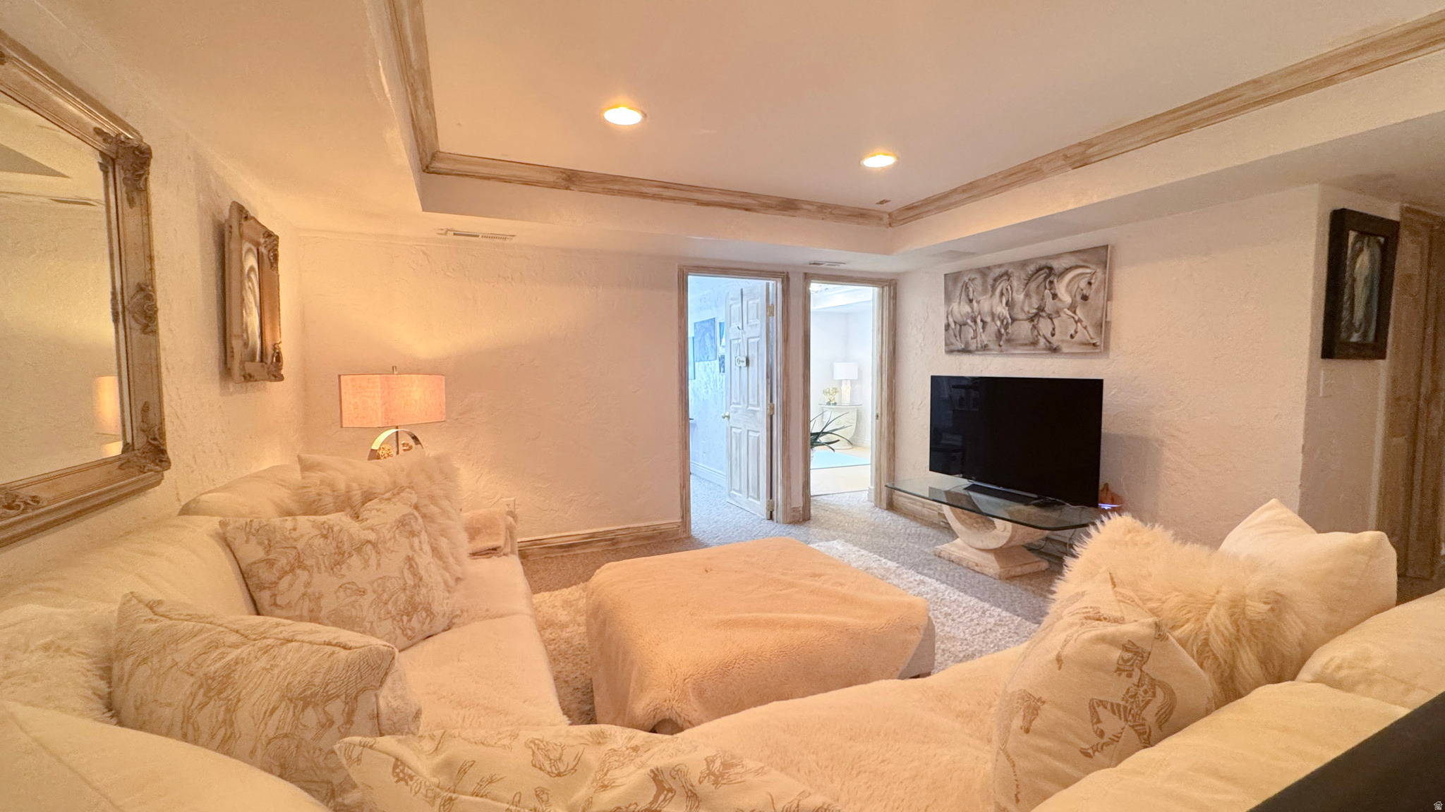 FALCON CREST - Residential