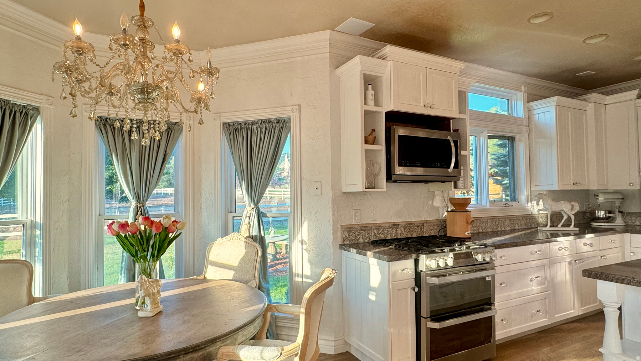FALCON CREST - Residential