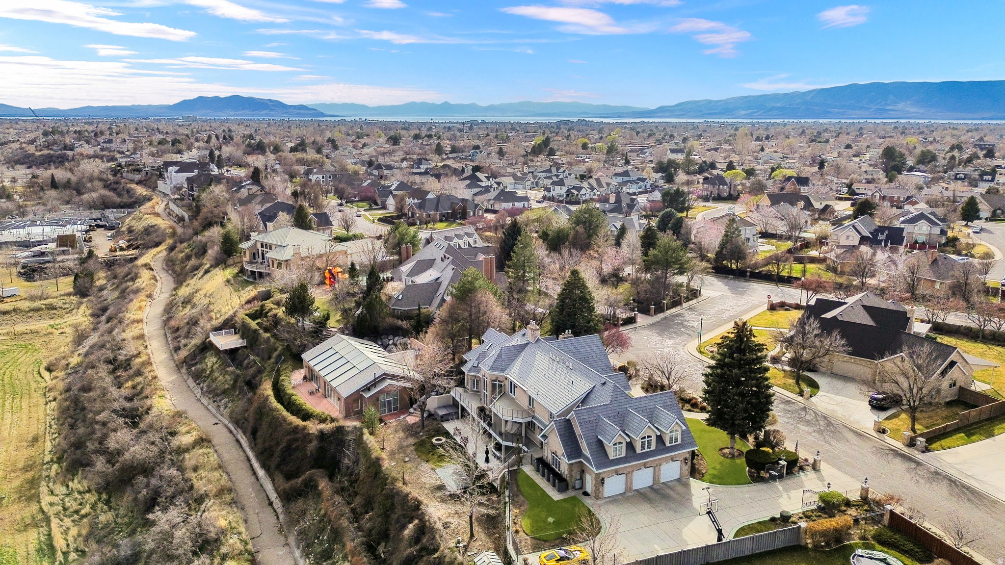 BELLA VISTA HEIGHTS - Residential