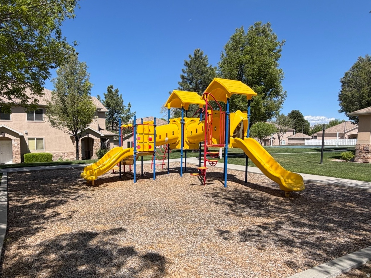 TOWNS AT HUNTER VILLAGE - Residential
