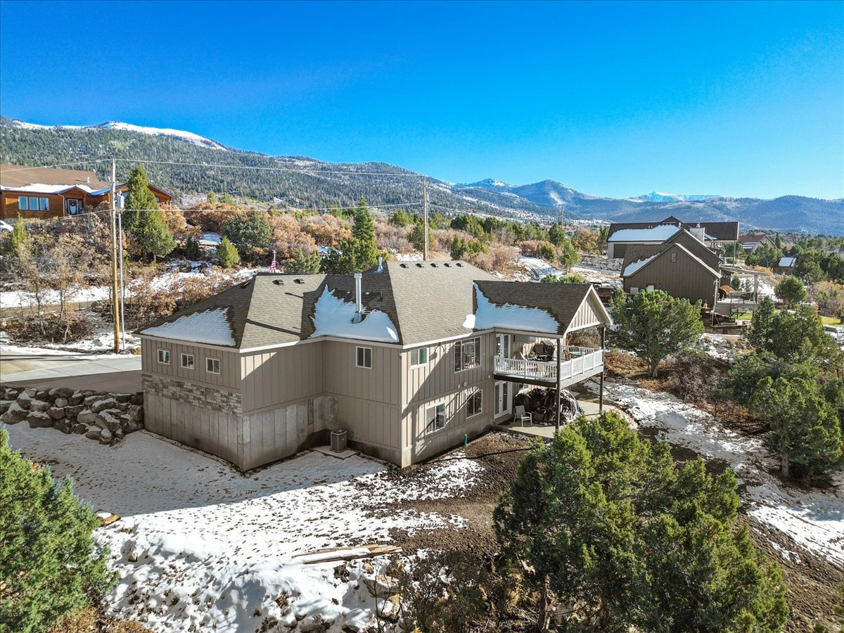 WHISPERING PINES - Residential