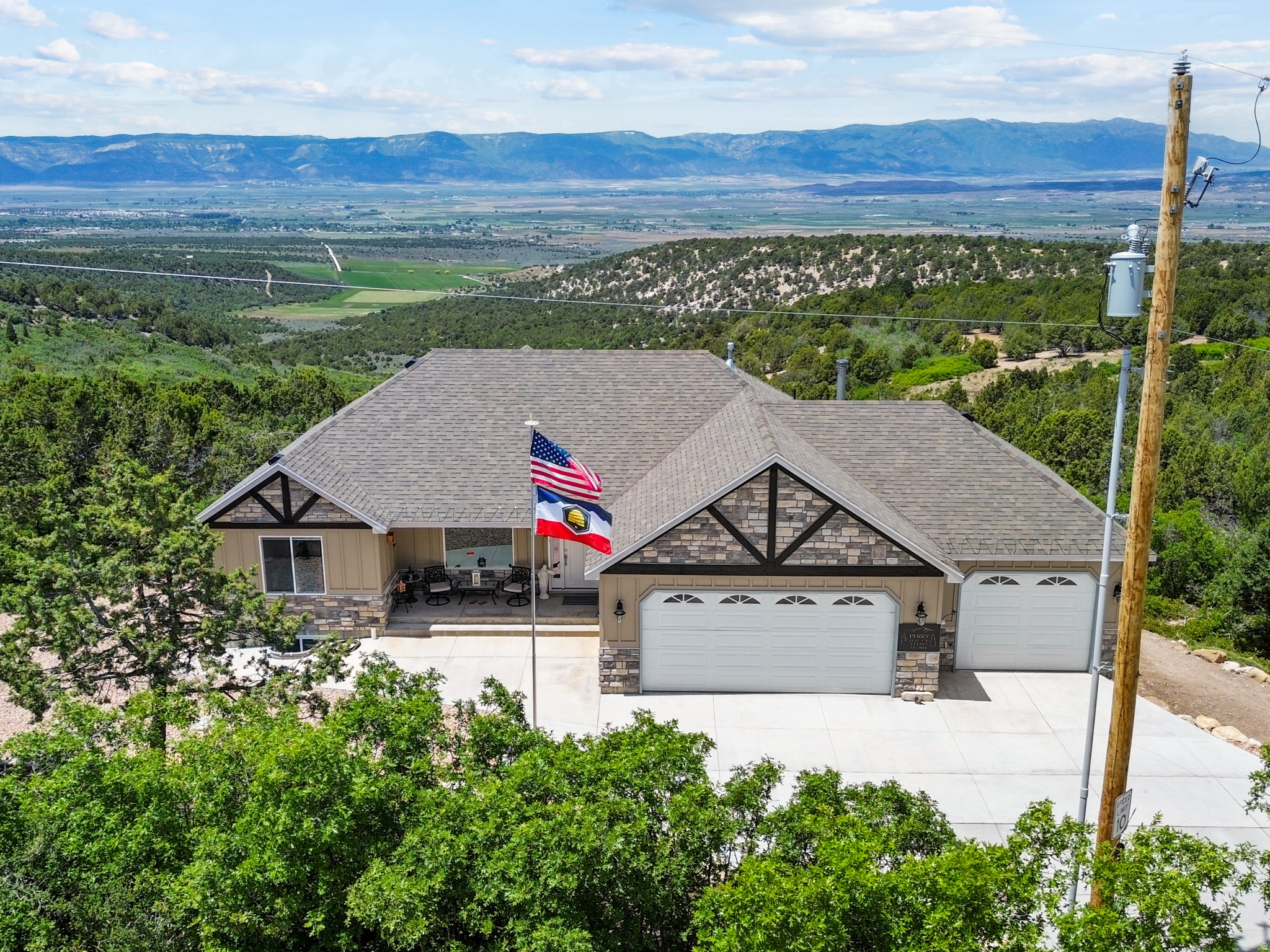 WHISPERING PINES - Residential