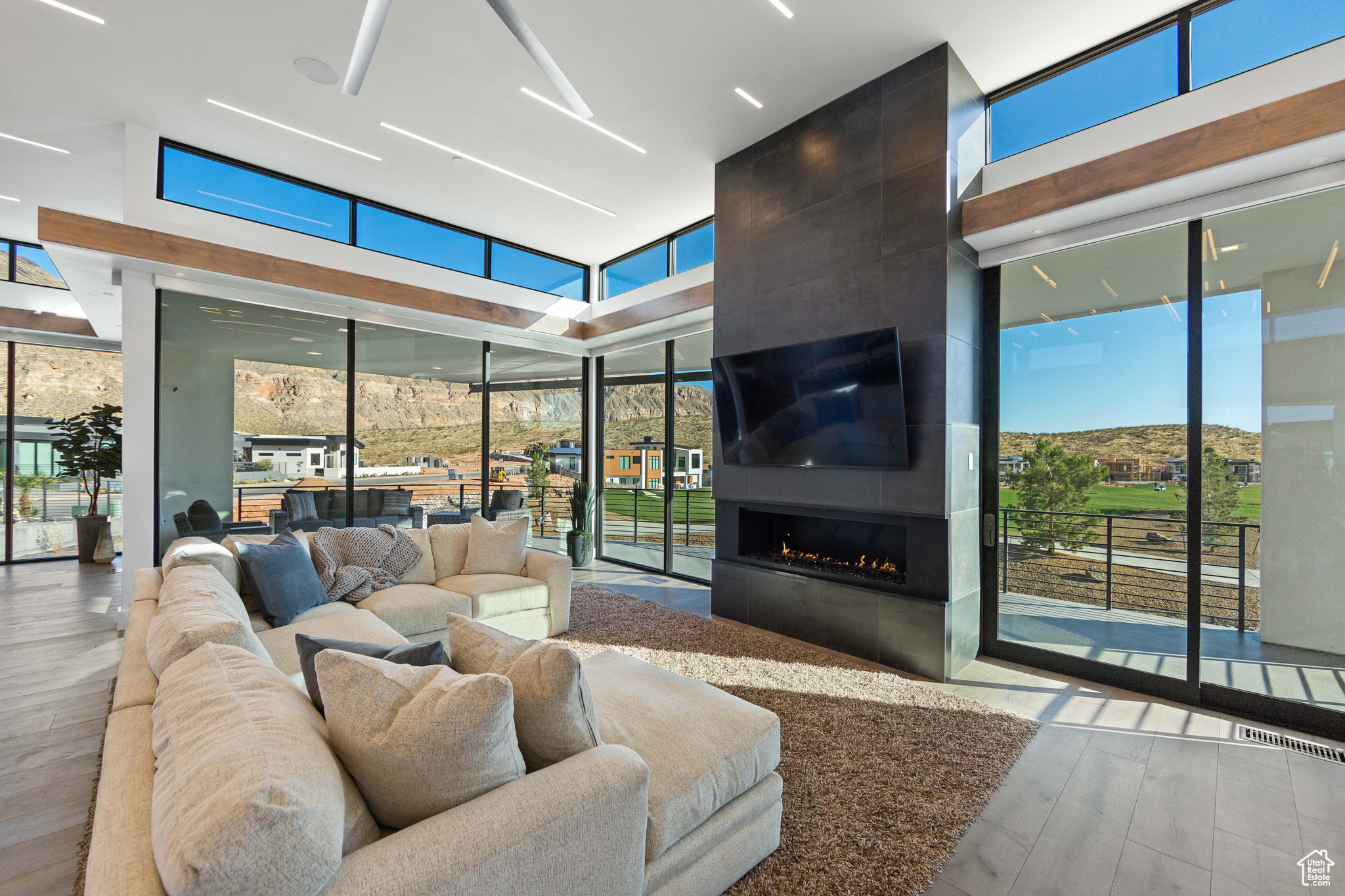 CLIFF VIEWS ESTATES - Residential