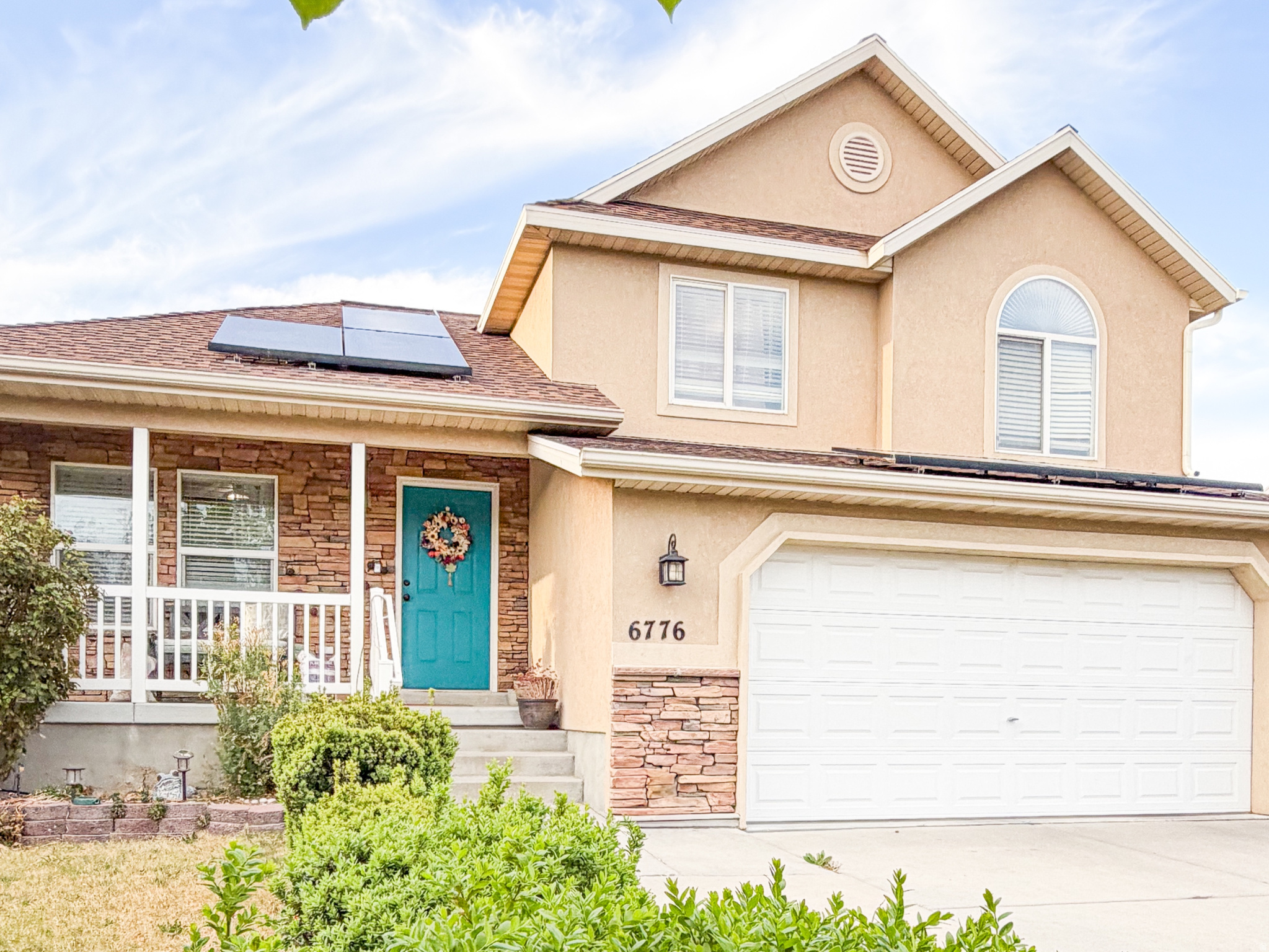 Beautiful 4-bedroom, 3-bath home, featuring two spacious living areas, a functional layout, and a nice backyard. Conveniently located near parks, schools, shopping, and more. Solar panels will be paid off at closing.