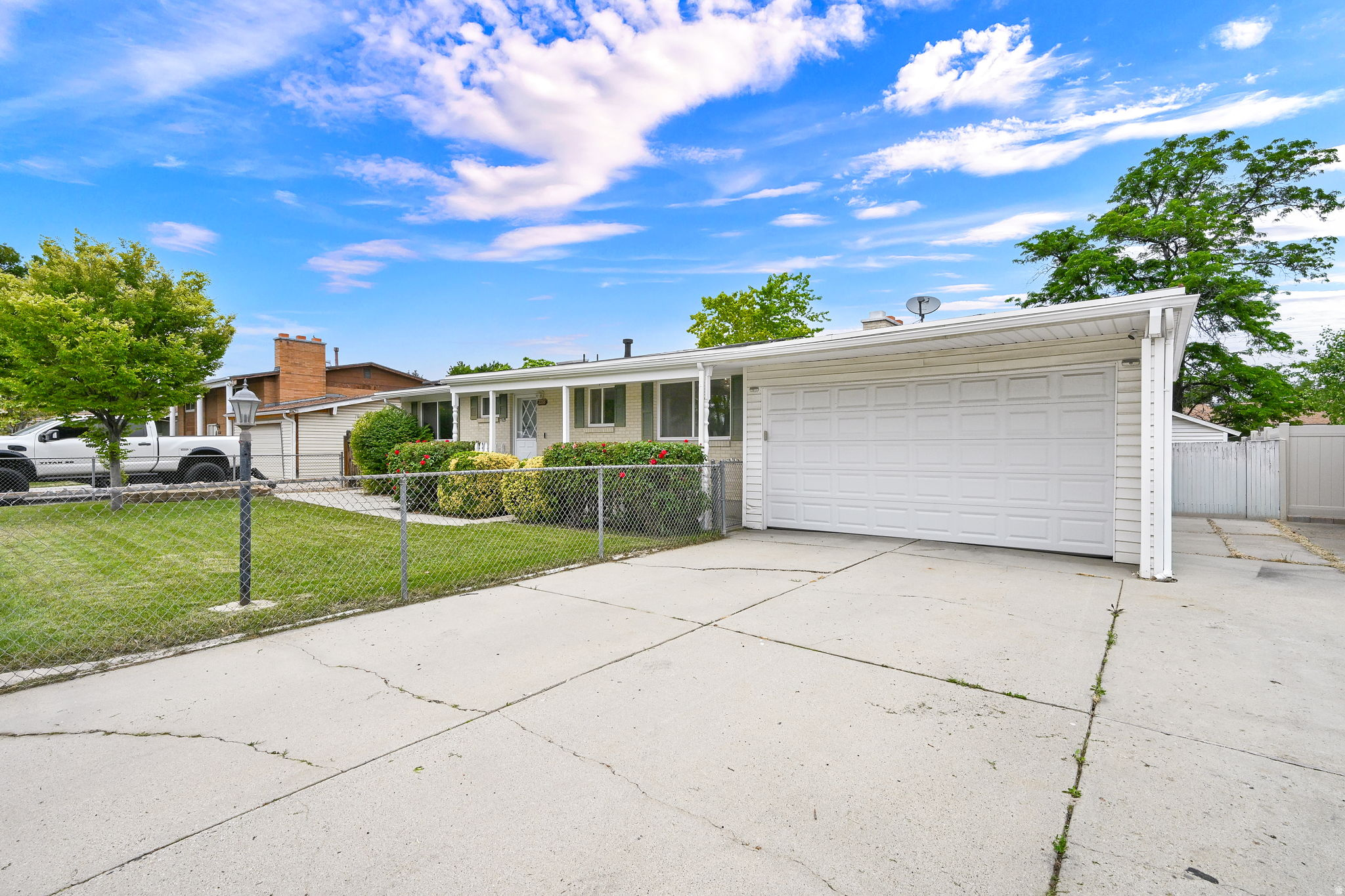 CRESTFIELD - Residential