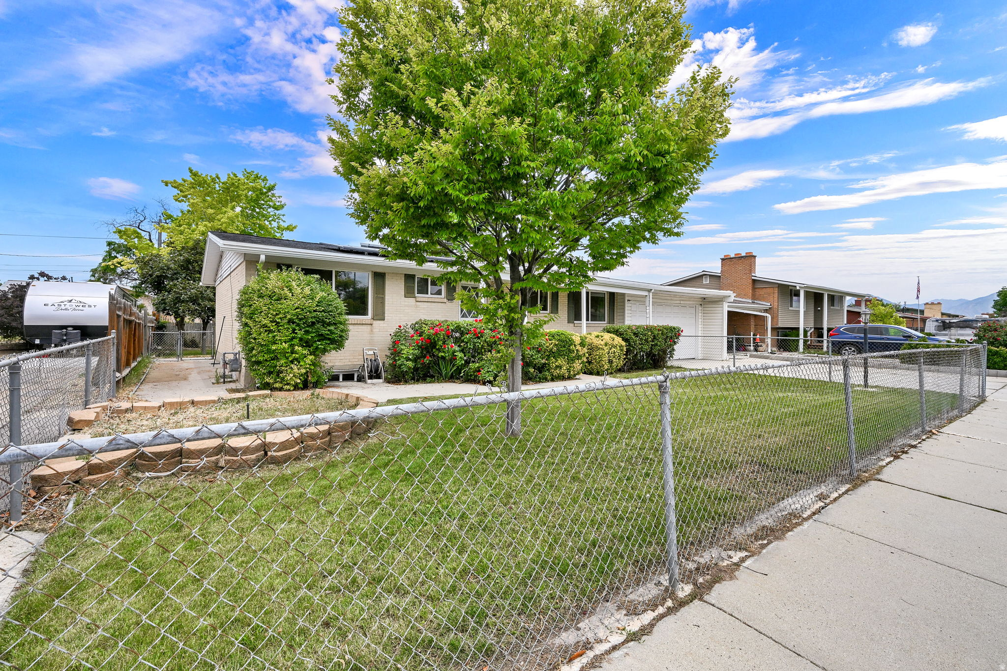 CRESTFIELD - Residential