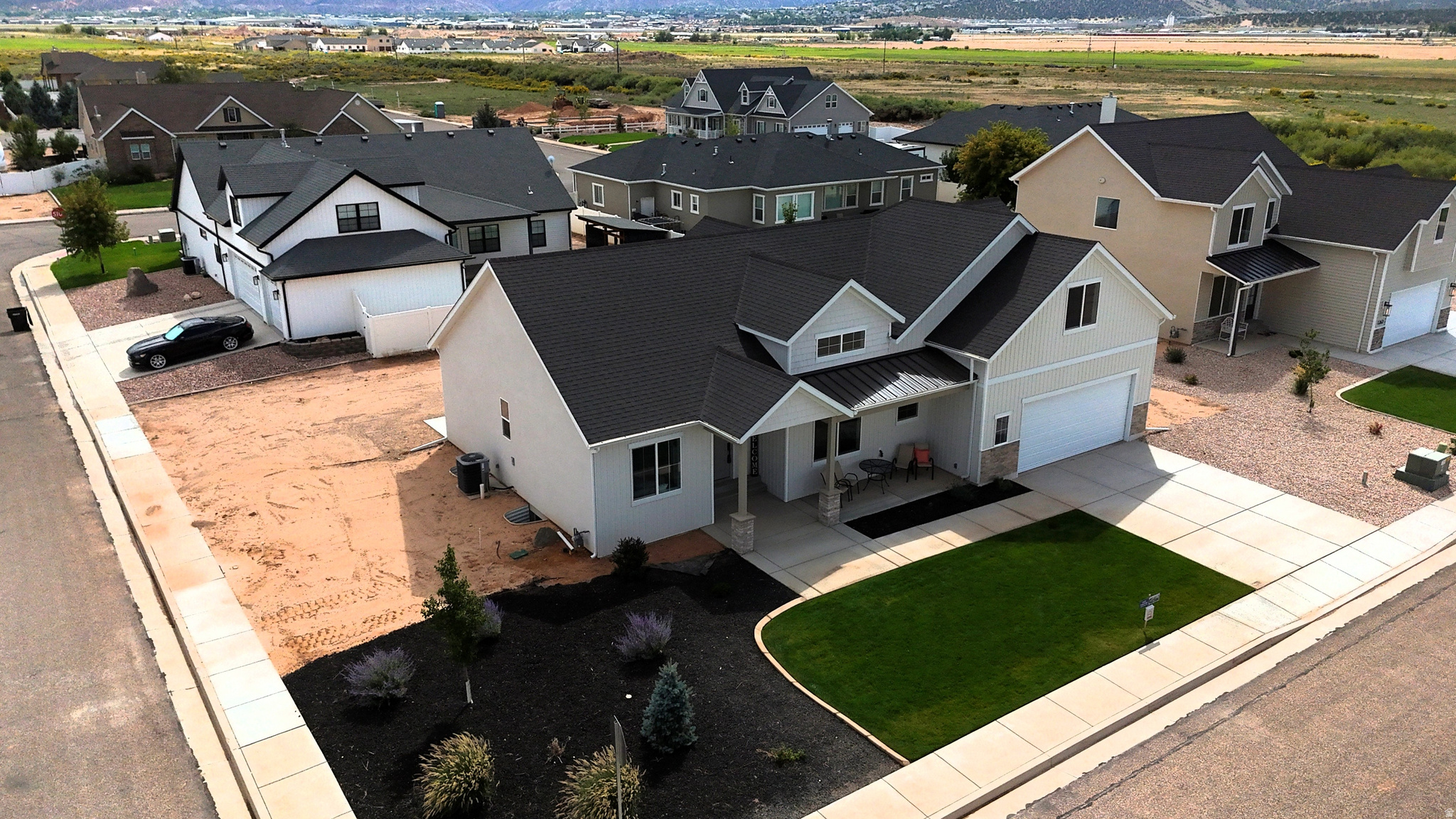 EQUESTRIAN POINTE - Residential