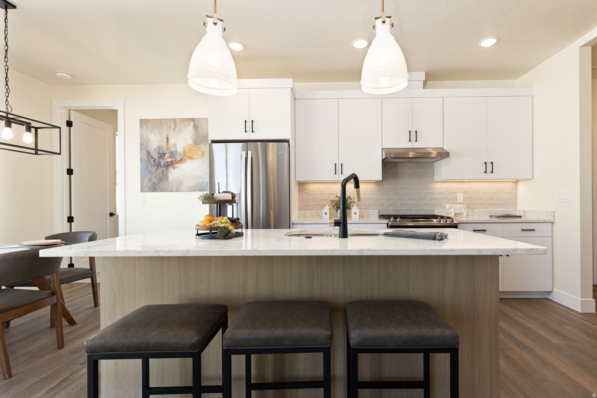 EQUESTRIAN POINTE - Residential