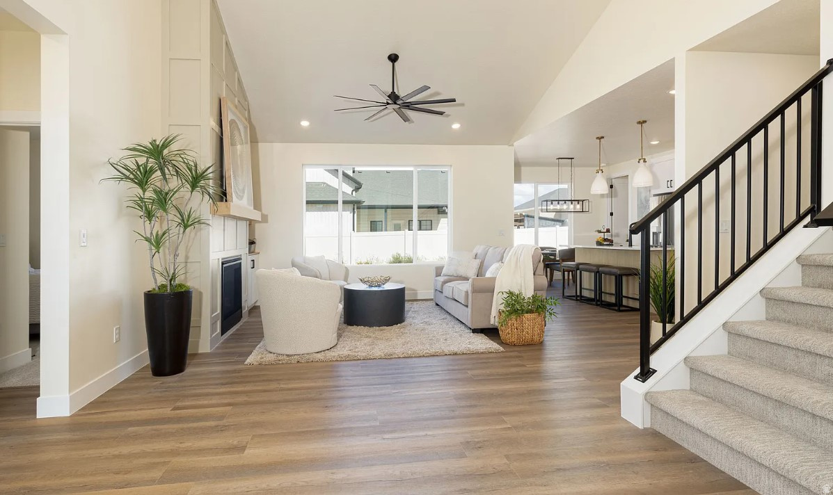 EQUESTRIAN POINTE - Residential