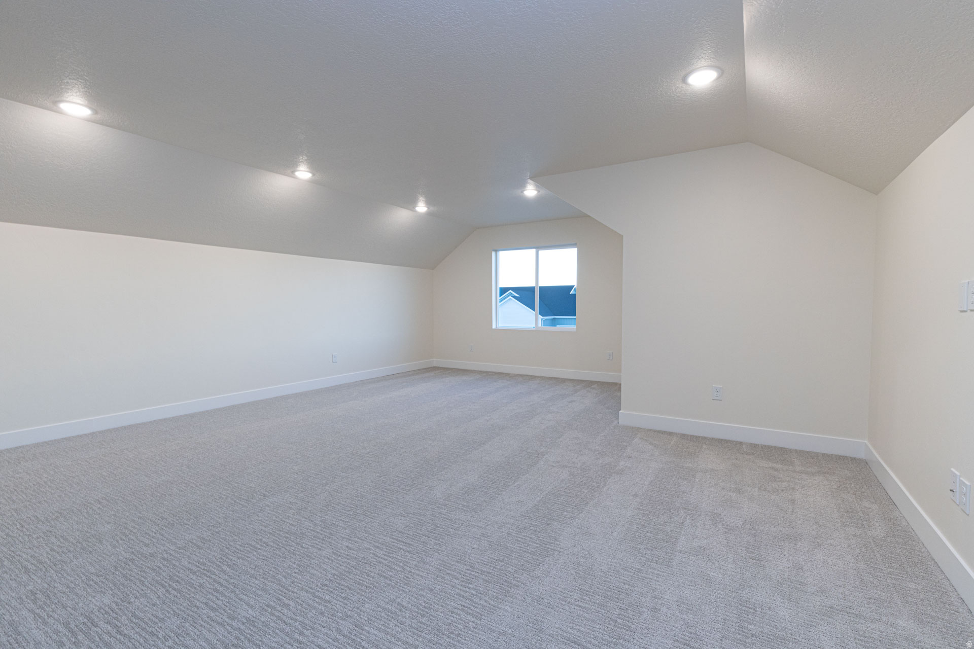 EQUESTRIAN POINTE - Residential