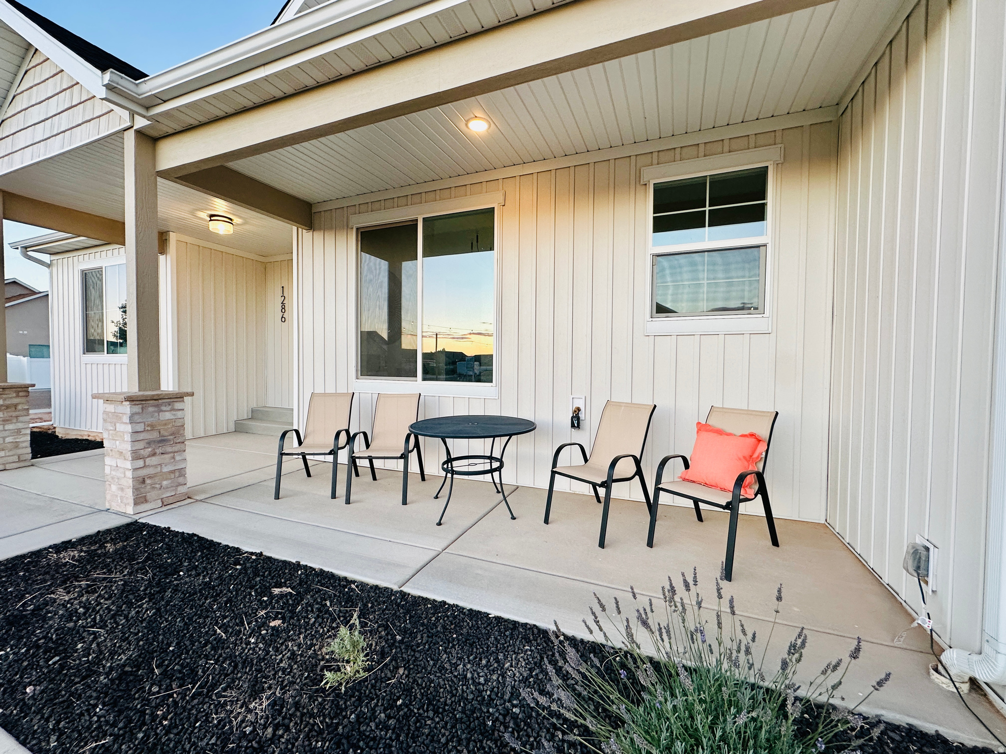EQUESTRIAN POINTE - Residential