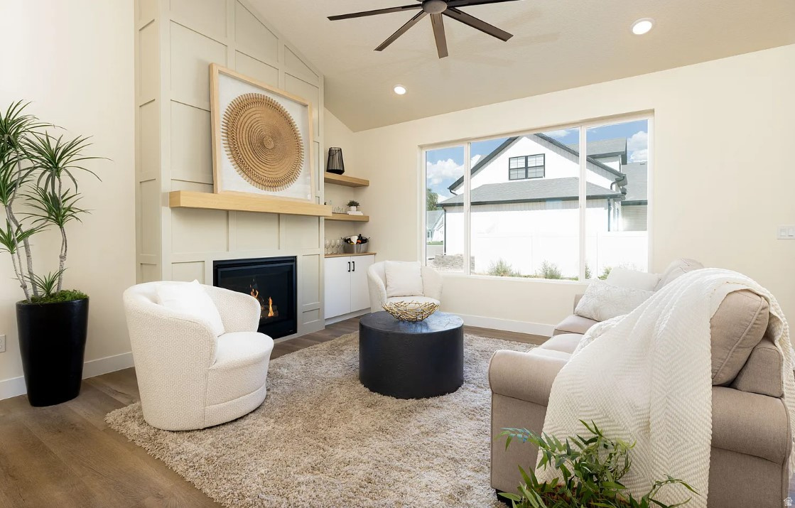 EQUESTRIAN POINTE - Residential