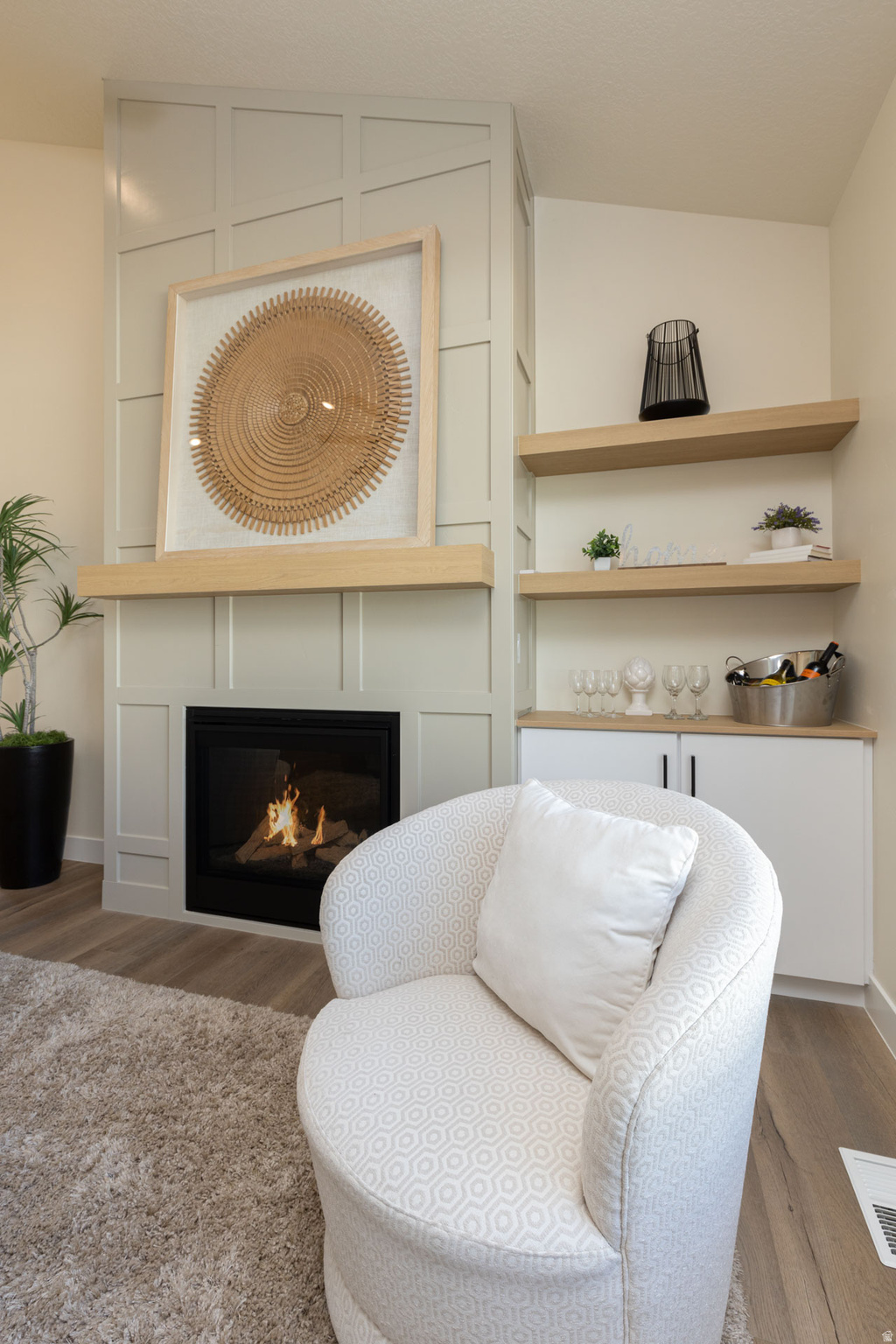 EQUESTRIAN POINTE - Residential
