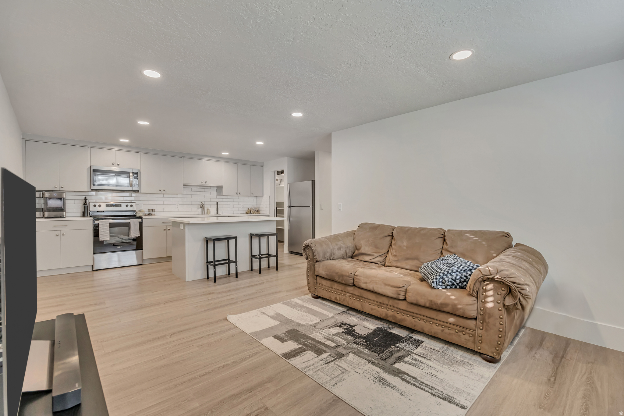 WILLOW POINTE - Residential