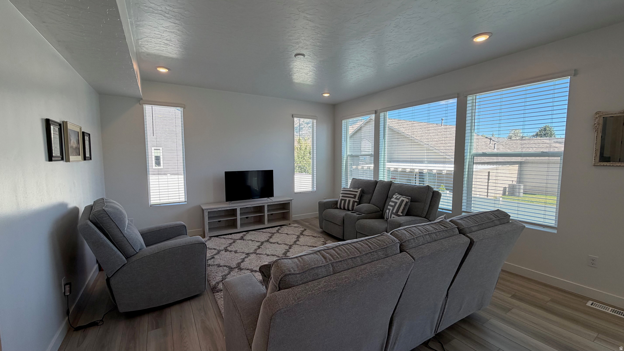 MONTGOMERY FARMS - Residential
